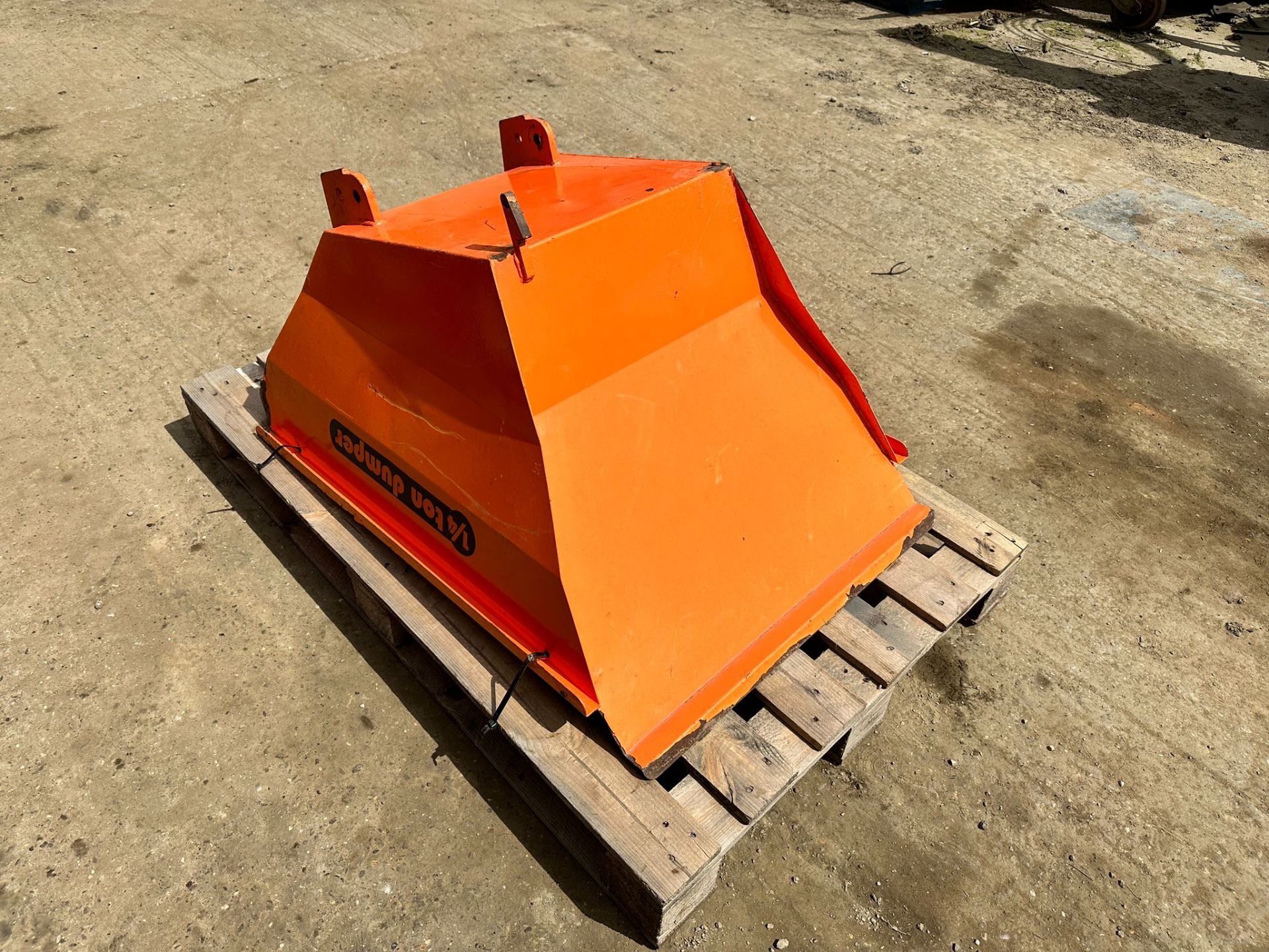 MUCK-TRUCK POWERDRIVE 4WD DUMPER BUNDLE W/ TRAFALGAR PADDOCK VACCUM SUCKER & DUMPER SKIP - Image 11 of 11