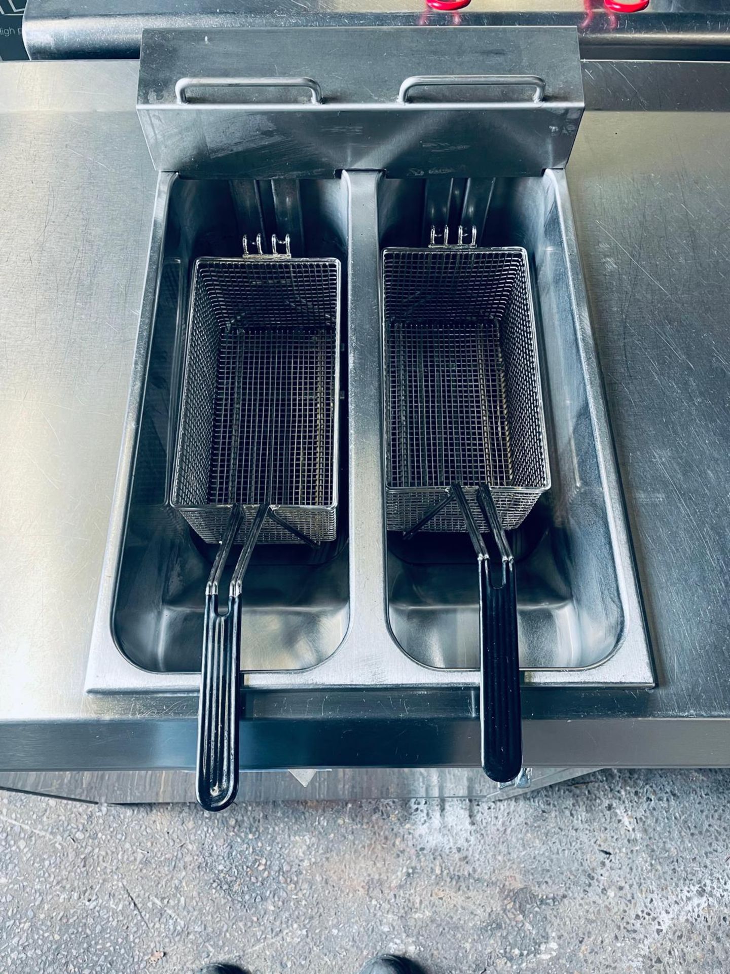 VALENTINES TWIN TANK/BASKET FRYER - Image 8 of 8