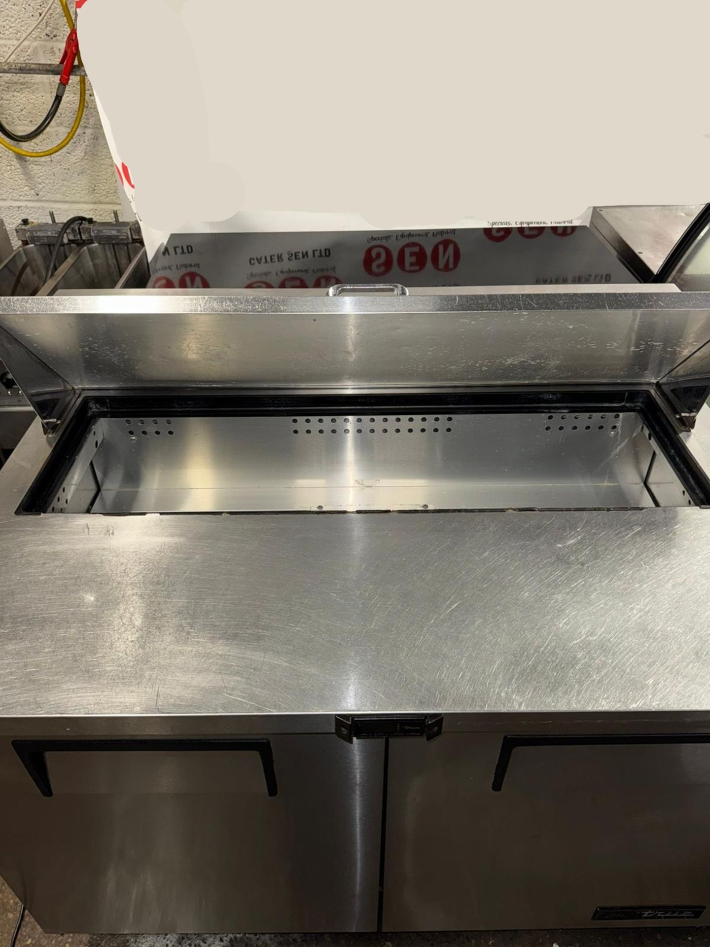 GAMKO DOUBLE DOOR PIZZA PREP FRIDGE - Image 4 of 4