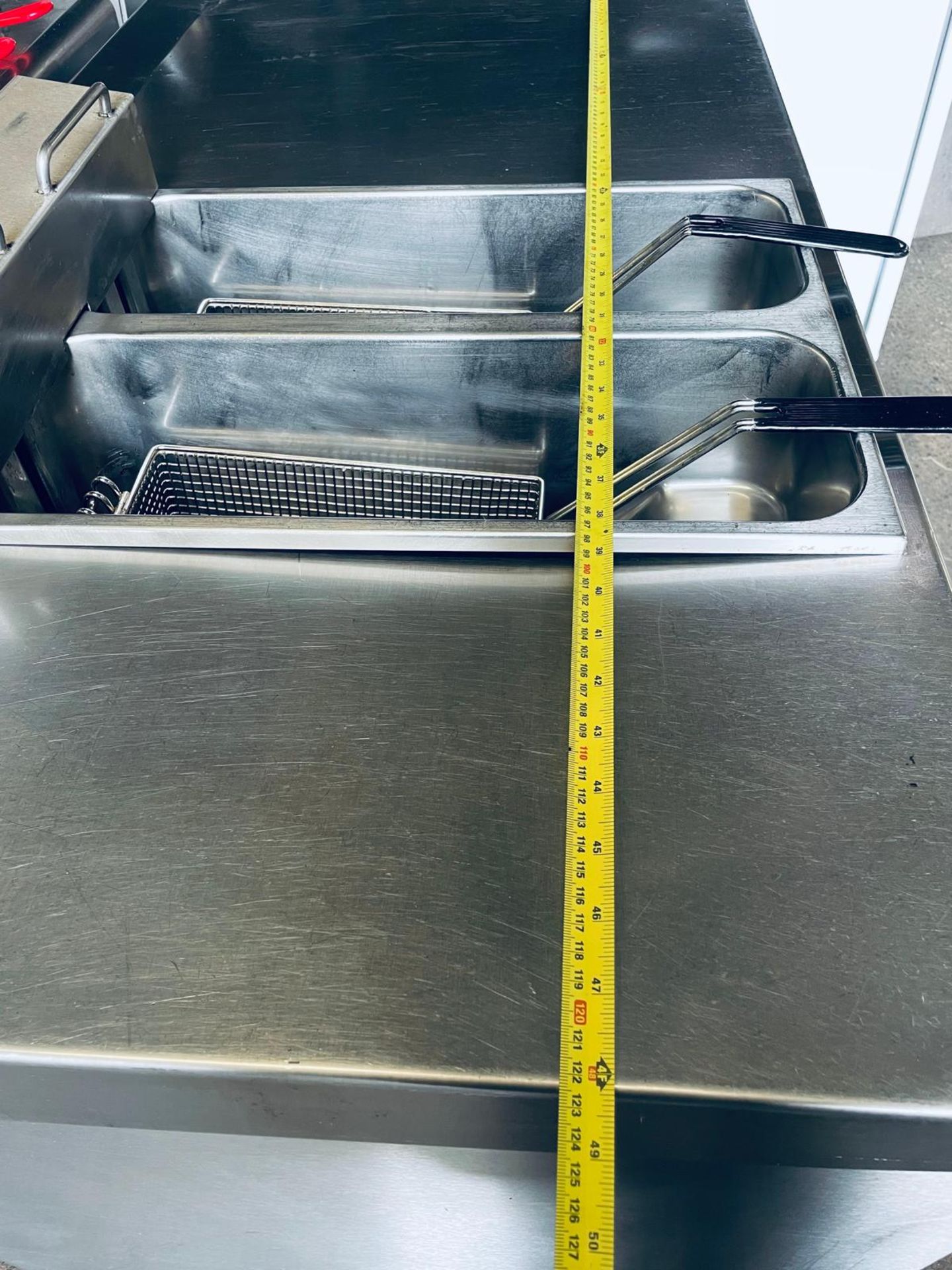 VALENTINES TWIN TANK/BASKET FRYER - Image 5 of 8