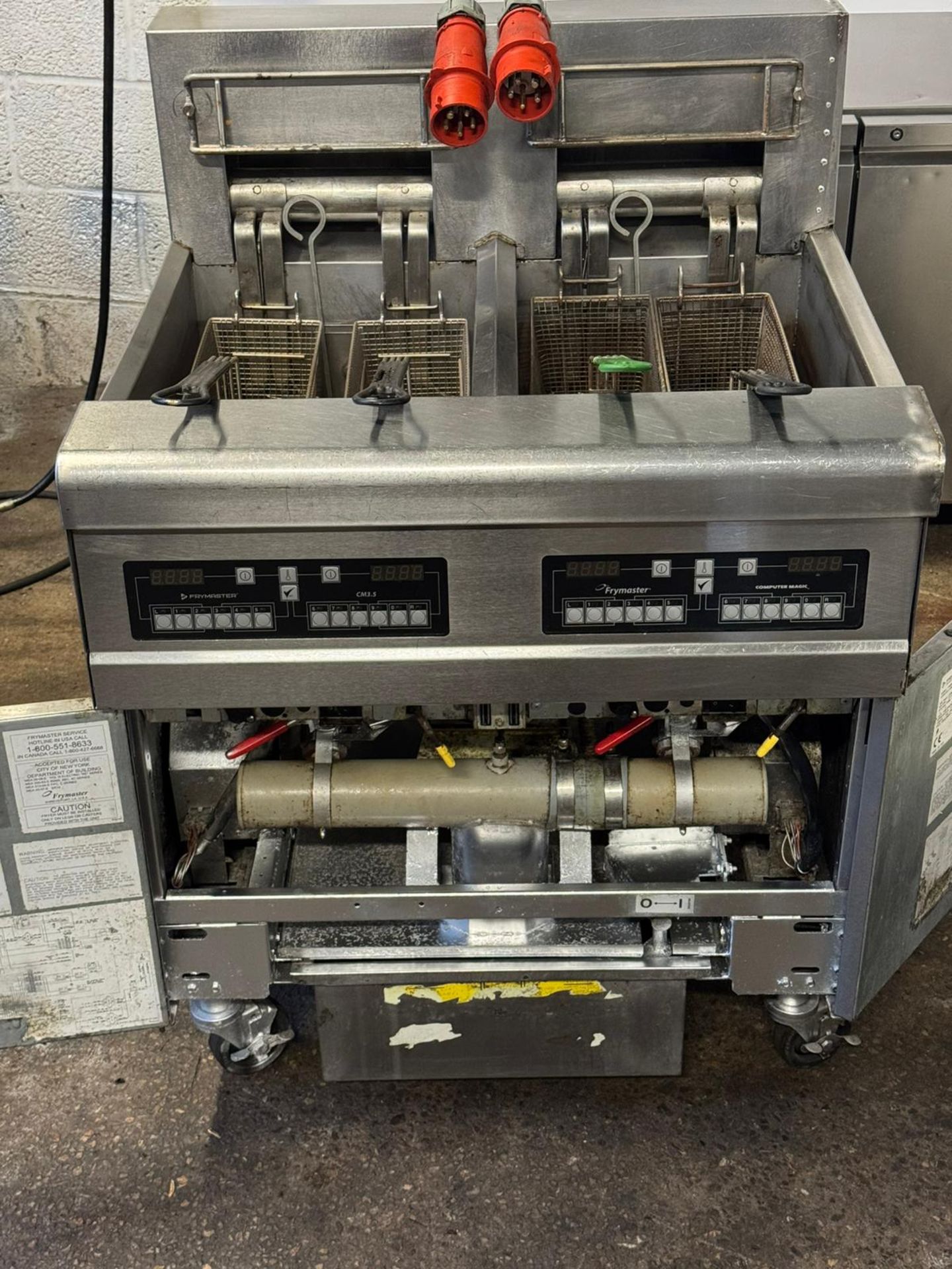 FRYMASTER TWIN TANK 4 BASKET ELECTRIC FRYER - Image 2 of 5