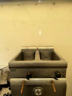 LINCAT TABLE TOP DOUBLE TANK ELECTRIC FRYER