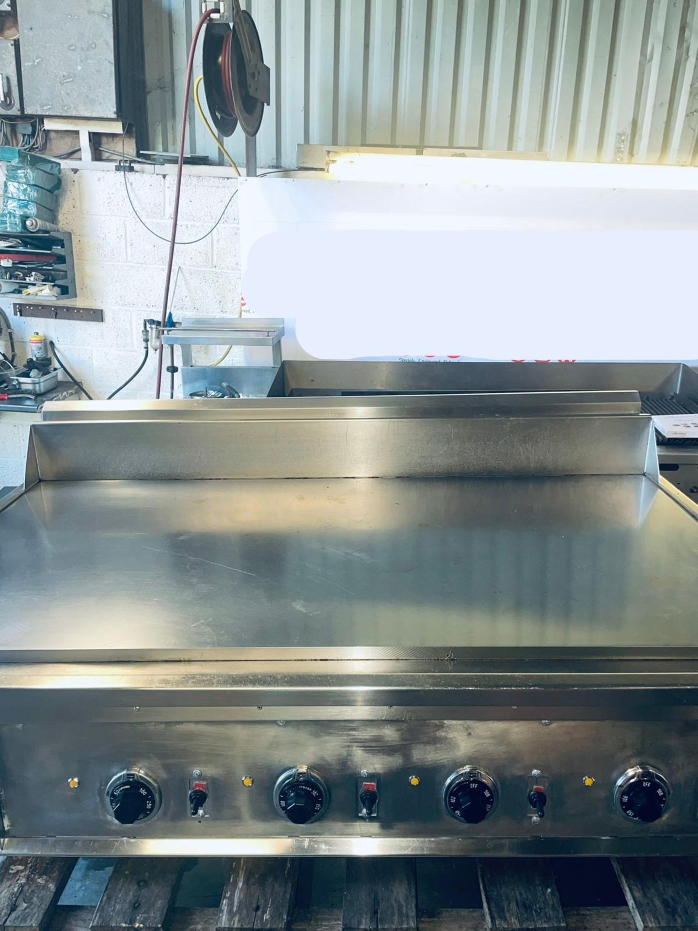 MALIBU KEATING GRIDDLE 4 FT 3 PHASE ELECTRIC CHROME GRIDDLE - Image 2 of 4