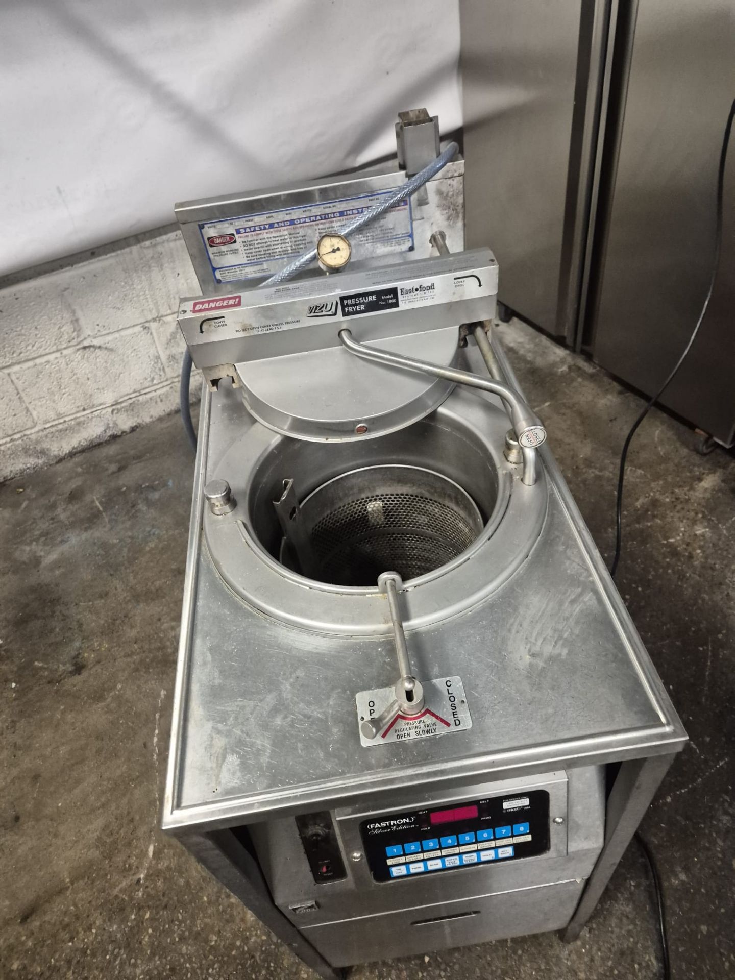 VIZU PRESSURE FRYER - ELECTRIC - Image 6 of 7