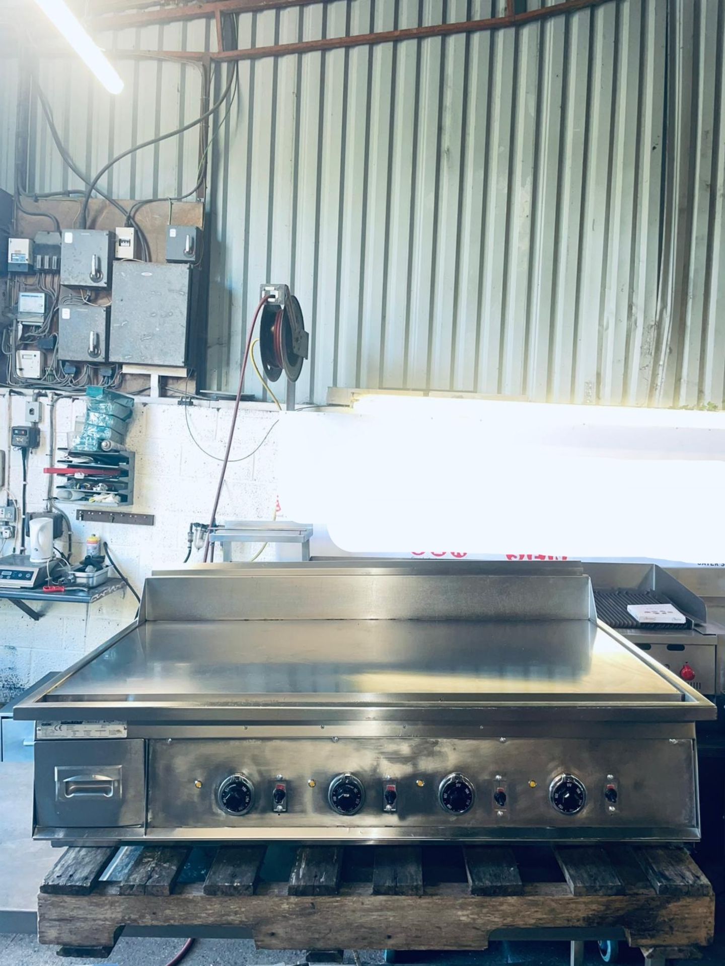 MALIBU KEATING GRIDDLE 4 FT 3 PHASE ELECTRIC CHROME GRIDDLE