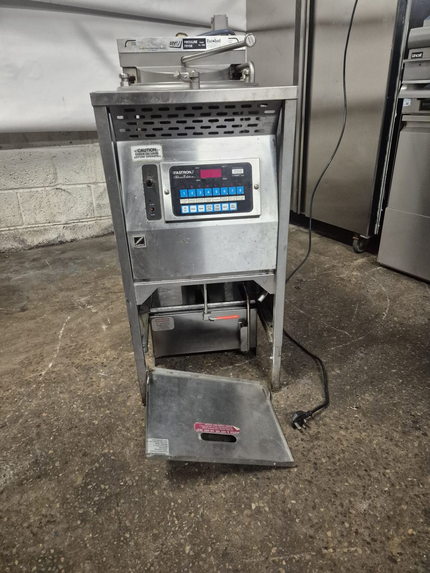 VIZU PRESSURE FRYER - ELECTRIC - Image 5 of 7