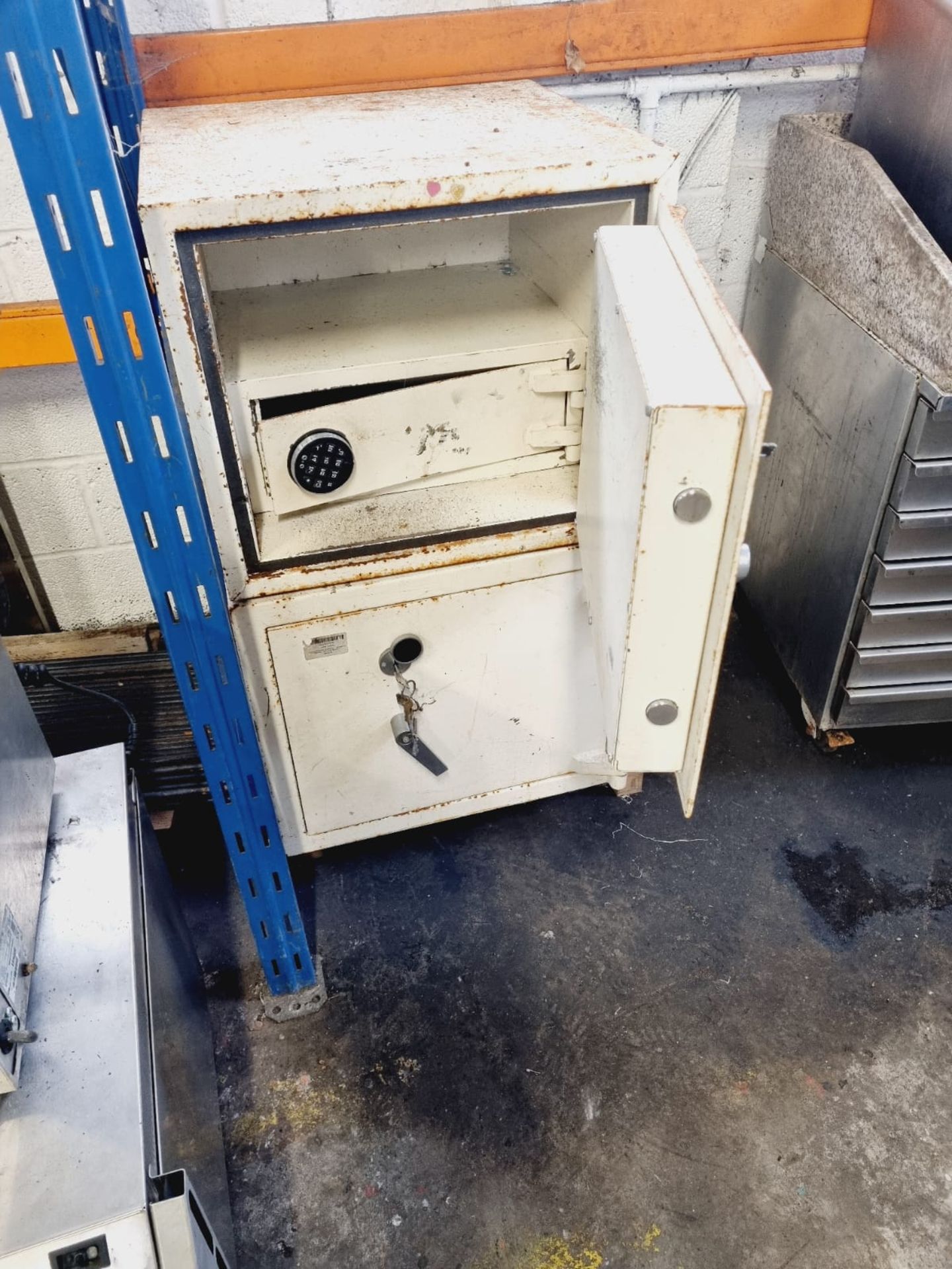 2X SAFE - Image 3 of 3