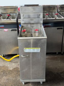 PITCO GAS FRYER - DOUBLE BASKET