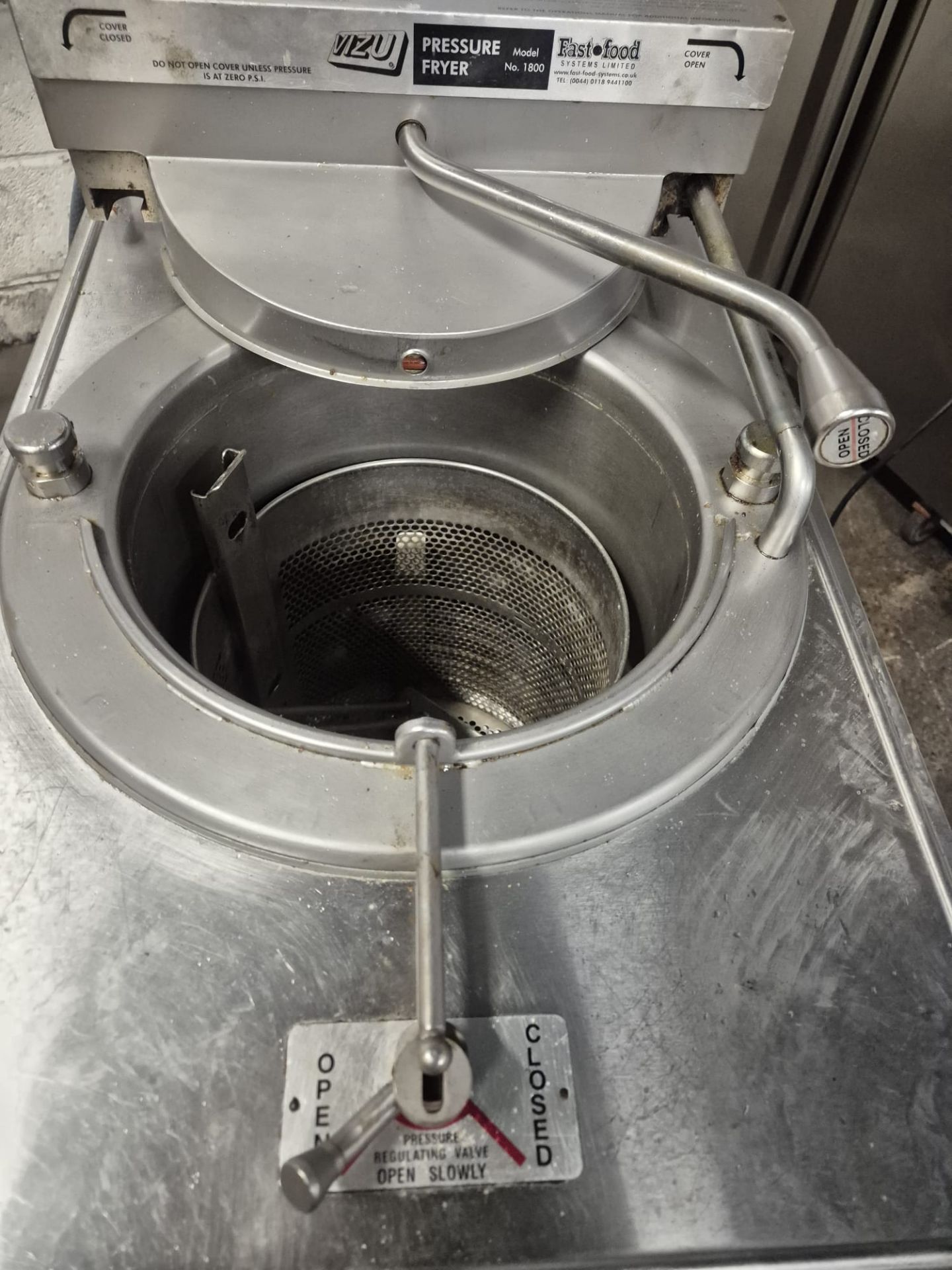 VIZU PRESSURE FRYER - ELECTRIC - Image 3 of 7