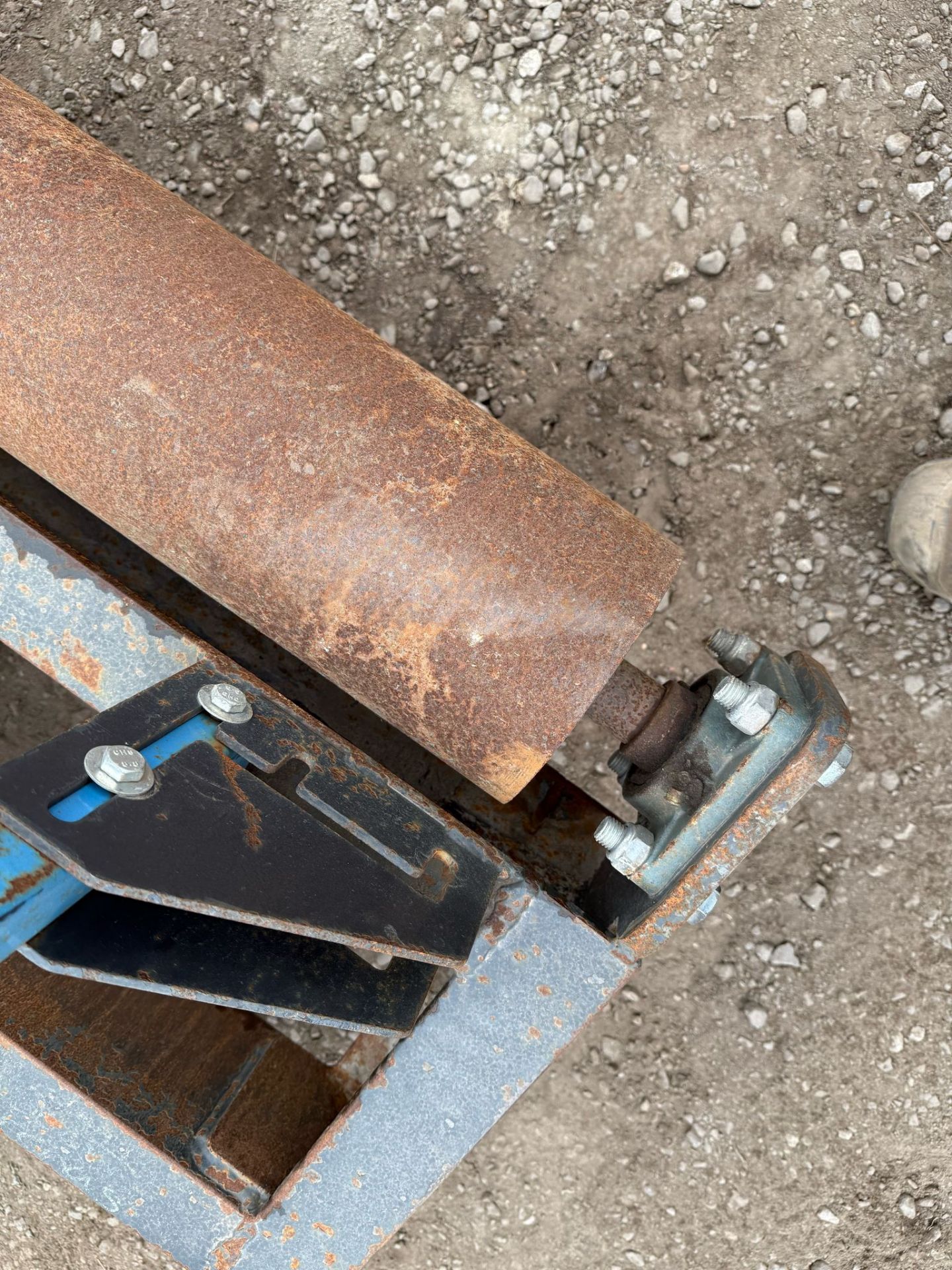 TITUS 2.4 METRE HYDRAULIC TWIN RAM TILTING GRADING LEVELLING BEAM - Image 6 of 7