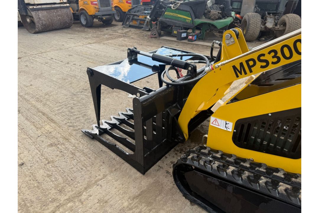NEW/UNUSED 2025 CAPTOK 44? HYDRAULIC MINI SKIDSTEER MUCK/LOG GRAB - Image 2 of 10