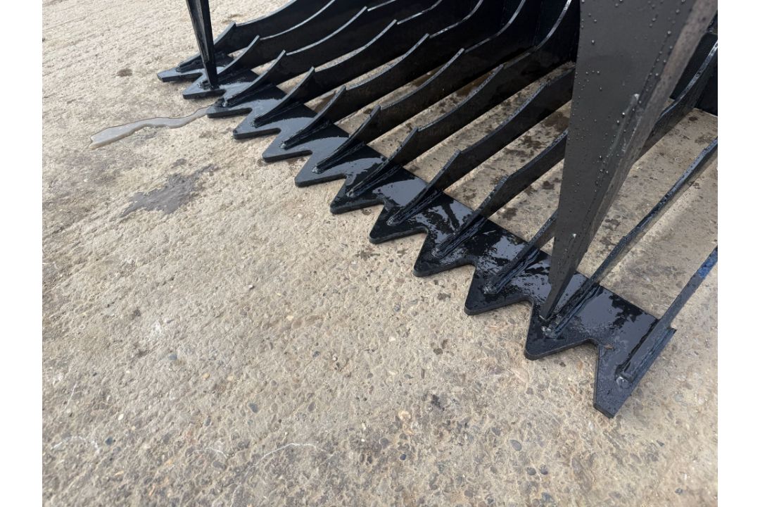 NEW/UNUSED 2025 CAPTOK 44? HYDRAULIC MINI SKIDSTEER MUCK/LOG GRAB - Image 5 of 10