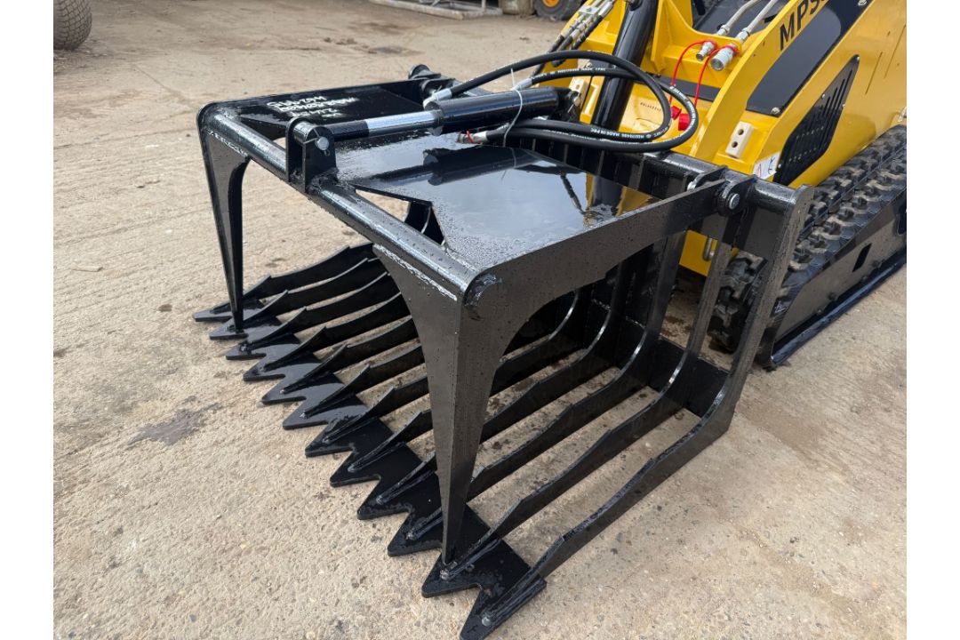 NEW/UNUSED 2025 CAPTOK 44? HYDRAULIC MINI SKIDSTEER MUCK/LOG GRAB - Image 8 of 10