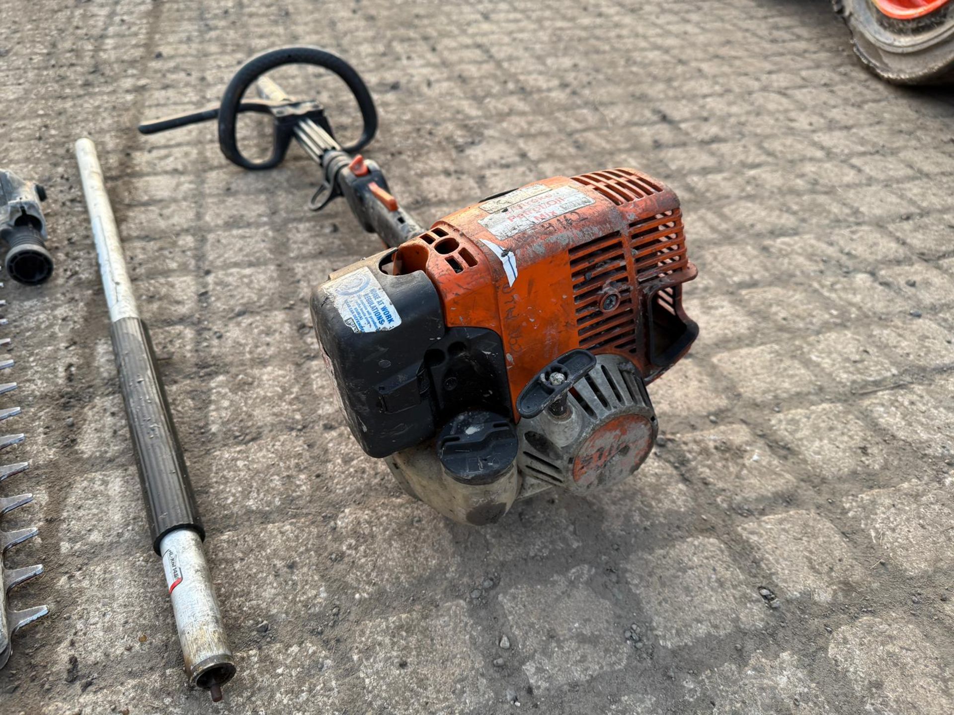STIHL HANDHELD PETROL HEDGE TRIMMER WITH EXTENSION BAR - Image 5 of 8