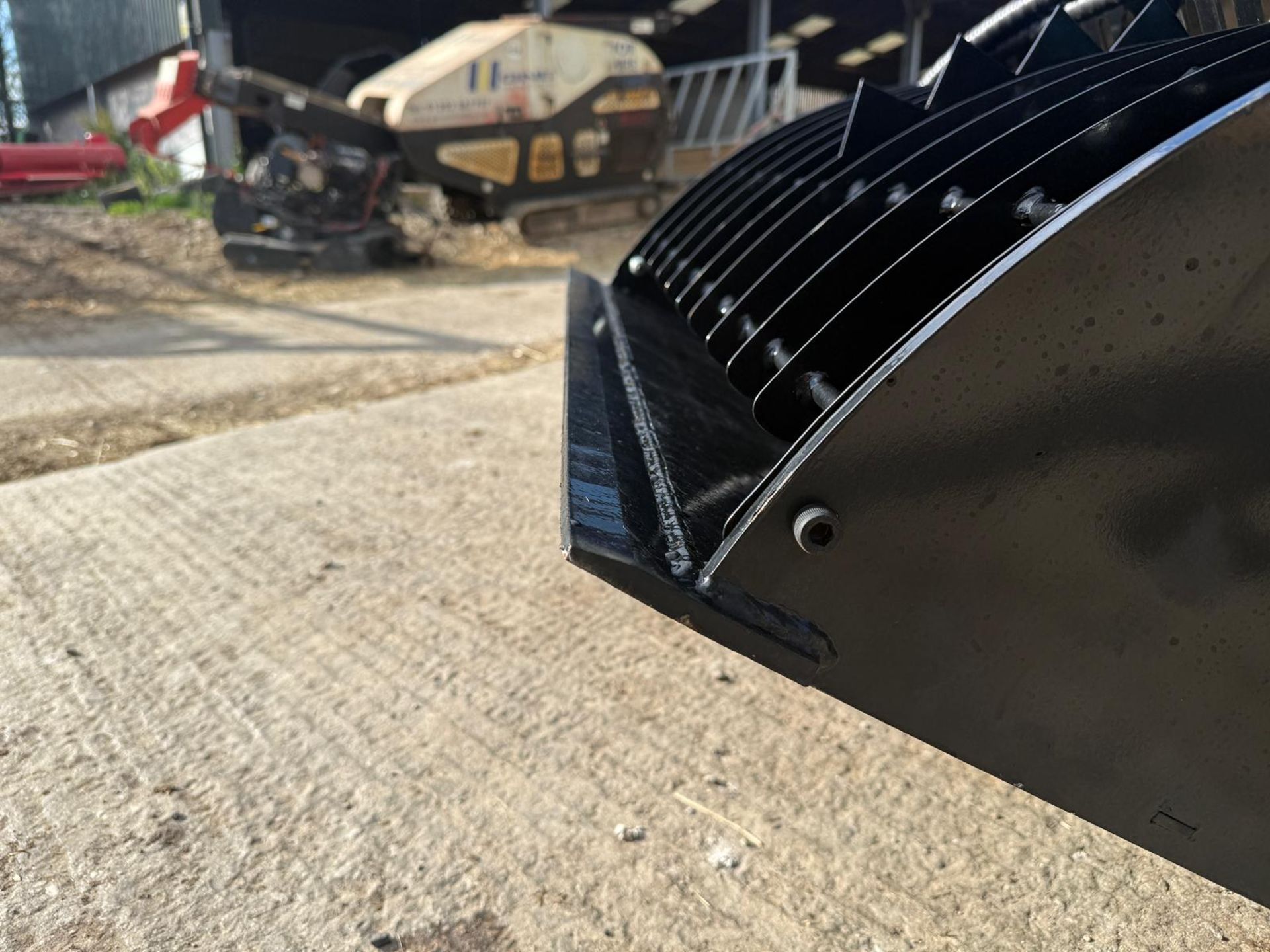 NEW 2025 CAPTOK HYDRAULIC 32? MIXING BUCKET - Image 8 of 9
