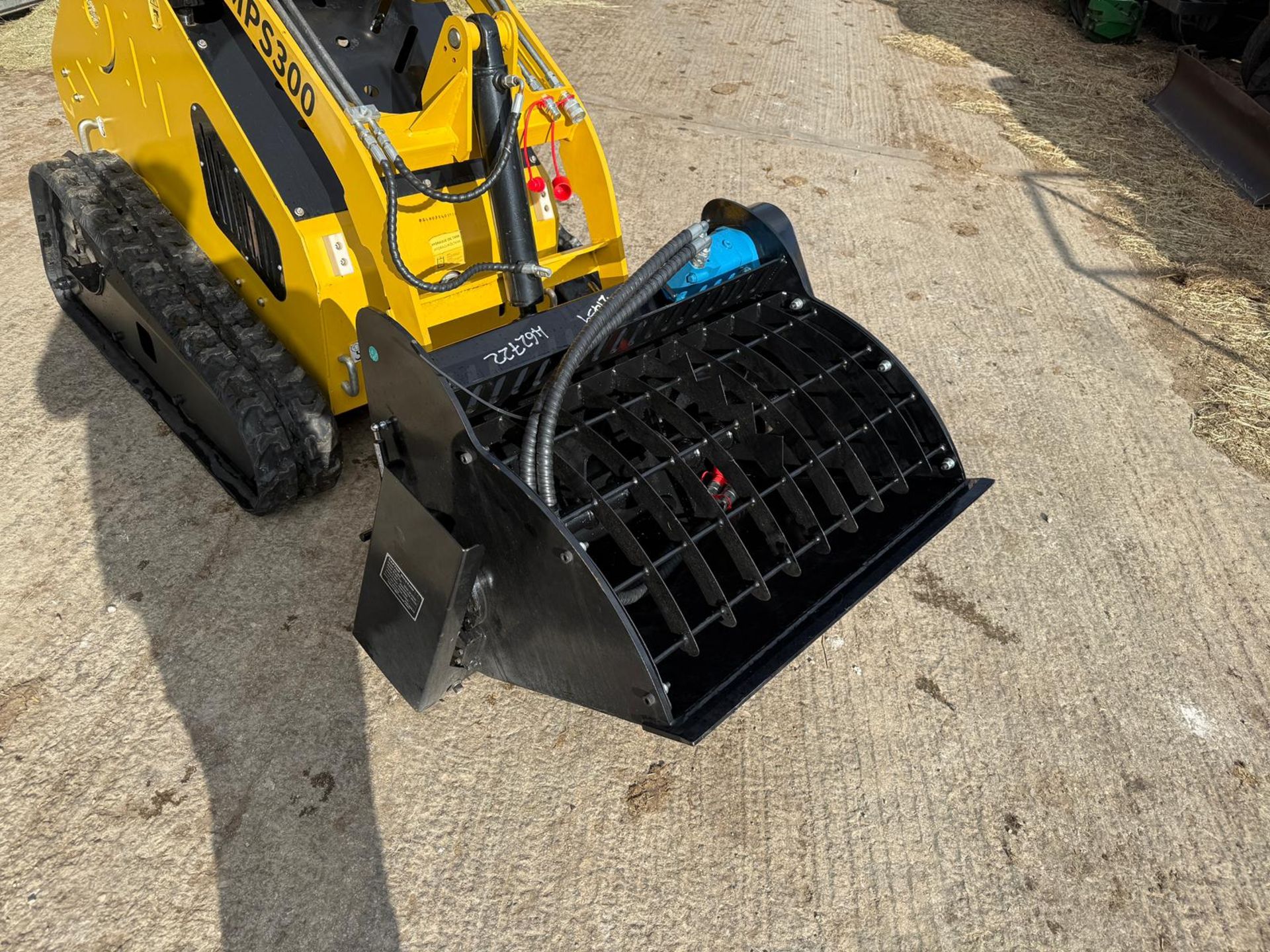 NEW 2025 CAPTOK HYDRAULIC 32? MIXING BUCKET - Image 7 of 9