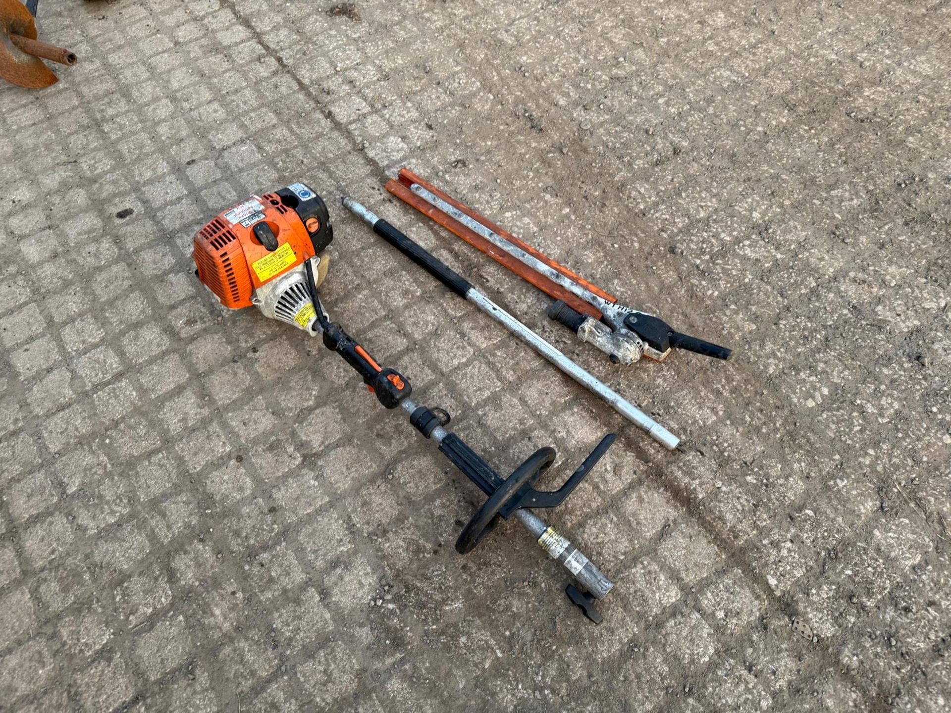 STIHL HANDHELD PETROL HEDGE TRIMMER WITH EXTENSION BAR - Image 7 of 8