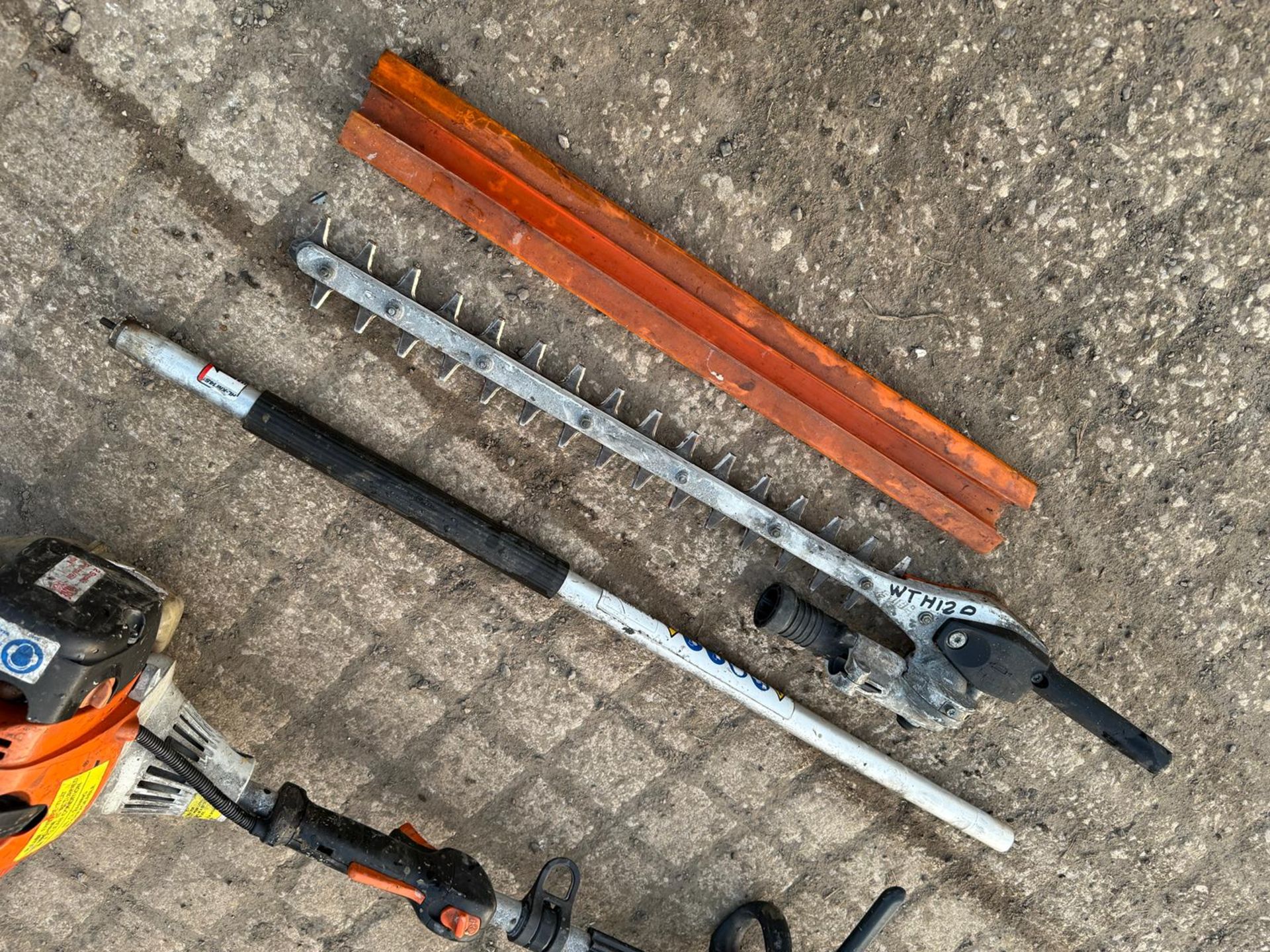 STIHL HANDHELD PETROL HEDGE TRIMMER WITH EXTENSION BAR - Image 2 of 8