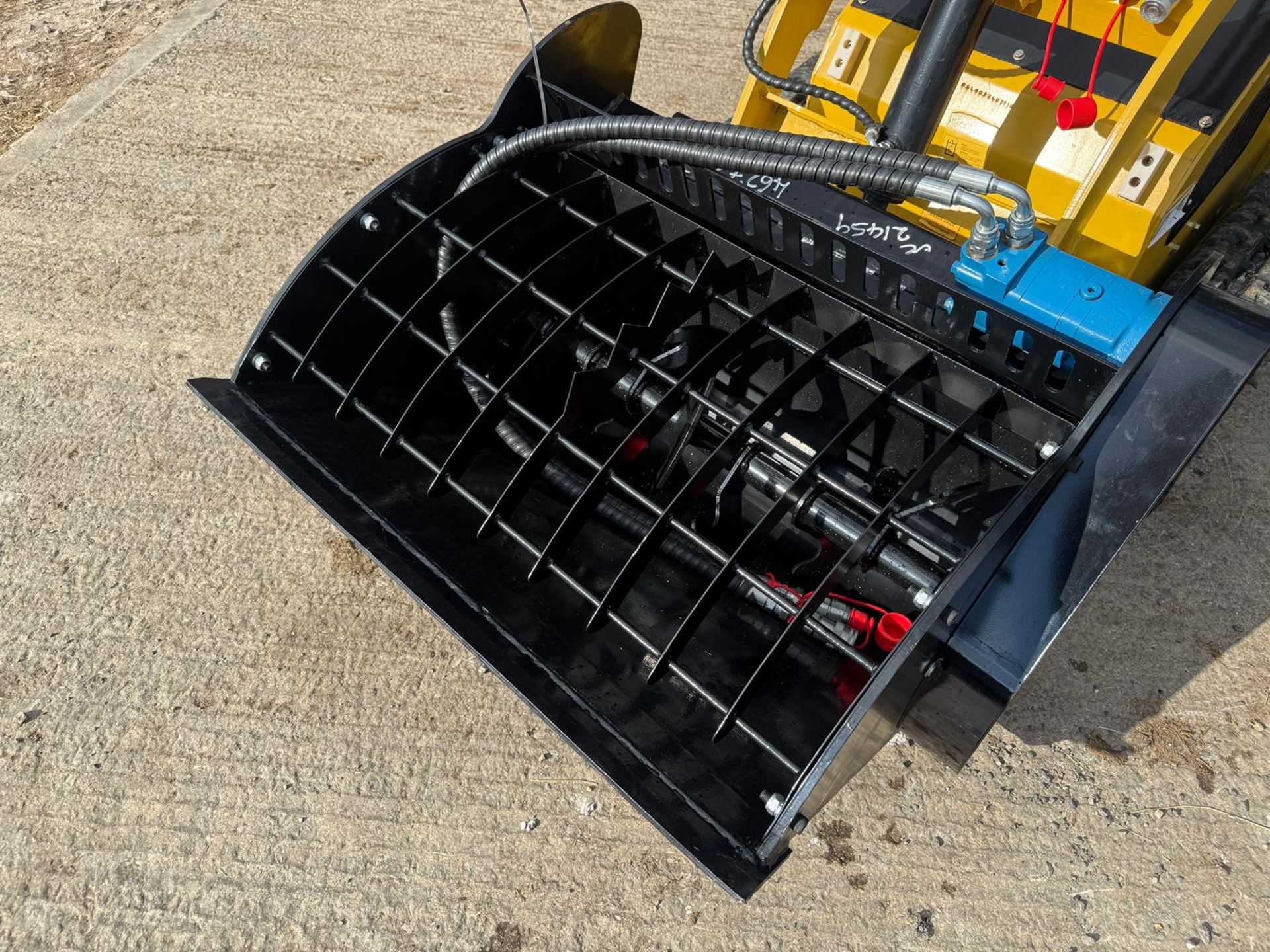 NEW 2025 CAPTOK HYDRAULIC 32? MIXING BUCKET - Image 2 of 9