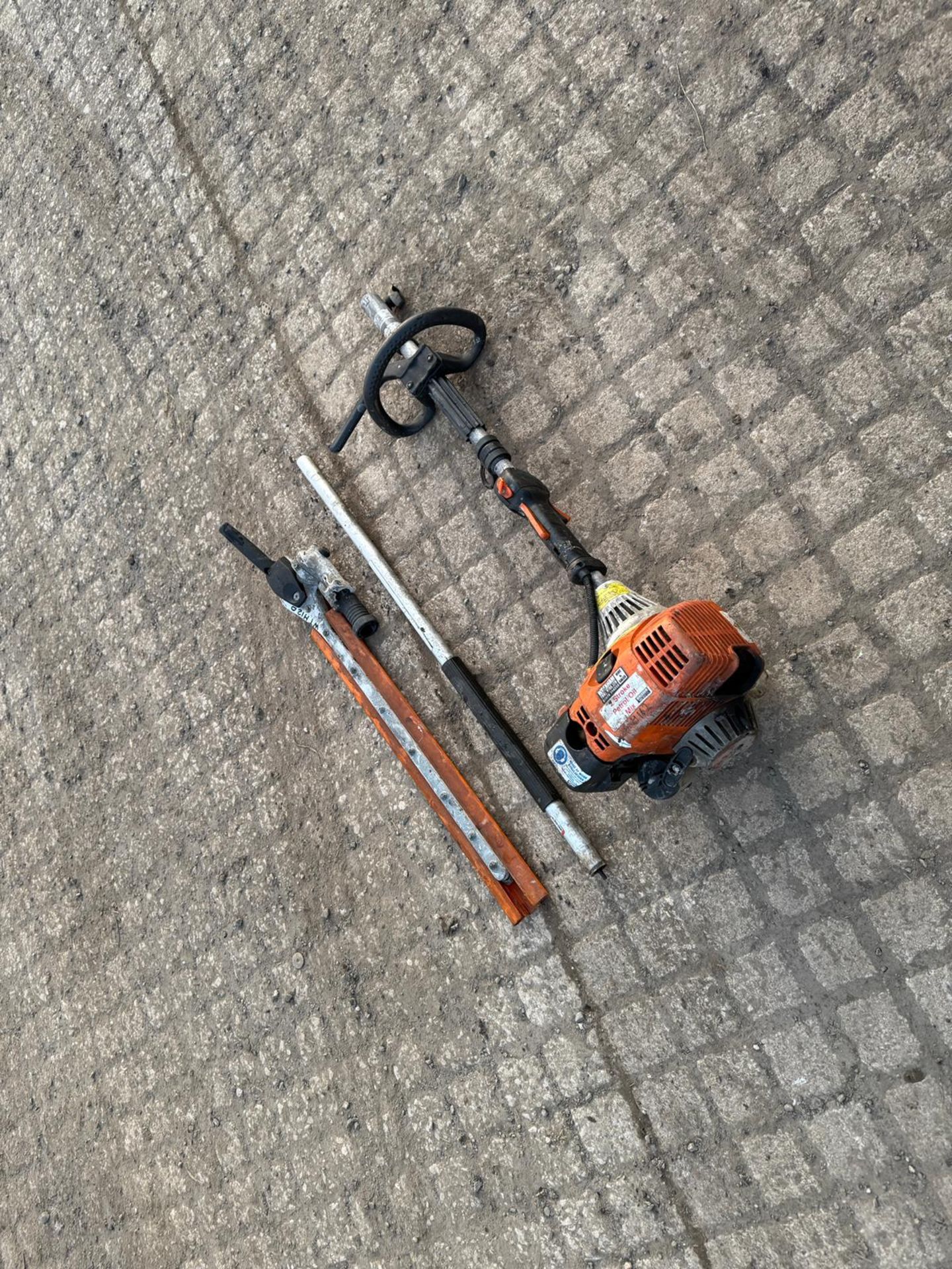 STIHL HANDHELD PETROL HEDGE TRIMMER WITH EXTENSION BAR - Image 8 of 8