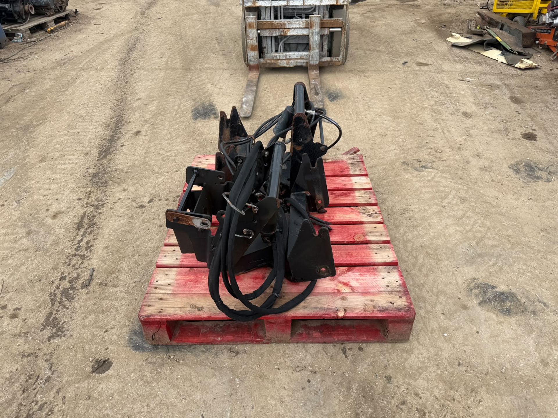 JOHN DEERE FRONT MOUNTED OFFSET SNOW PLOUGH BRACKET *NO VAT* - Image 7 of 11