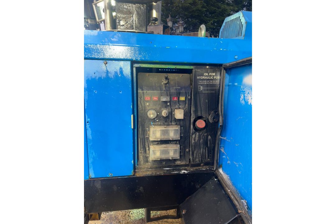 SUPER LIGHT VT1 SINGLE AXLE LIGHTING TOWER WITH BUILT IN GENERATOR - Image 11 of 12
