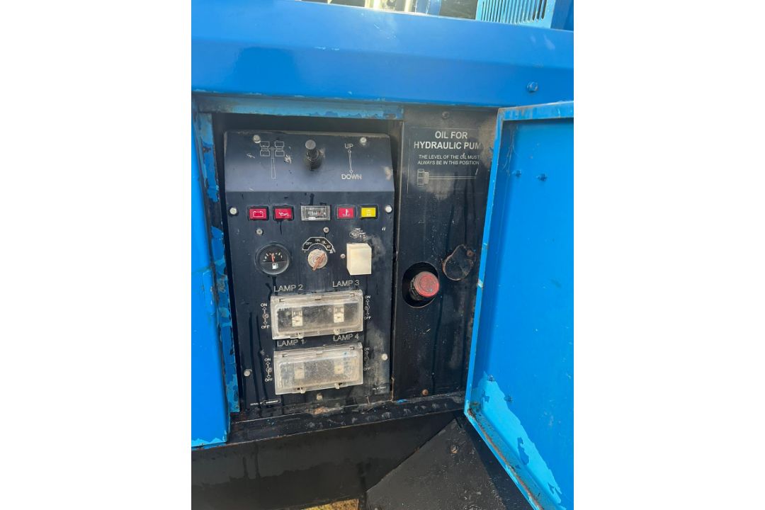 SUPER LIGHT VT1 SINGLE AXLE LIGHTING TOWER WITH BUILT IN GENERATOR - Image 10 of 12