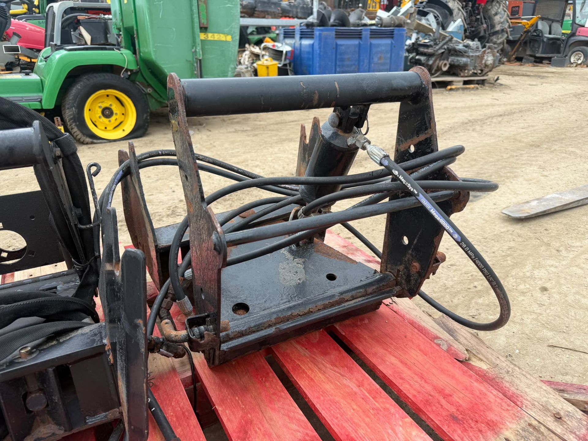 JOHN DEERE FRONT MOUNTED OFFSET SNOW PLOUGH BRACKET *NO VAT* - Image 9 of 11