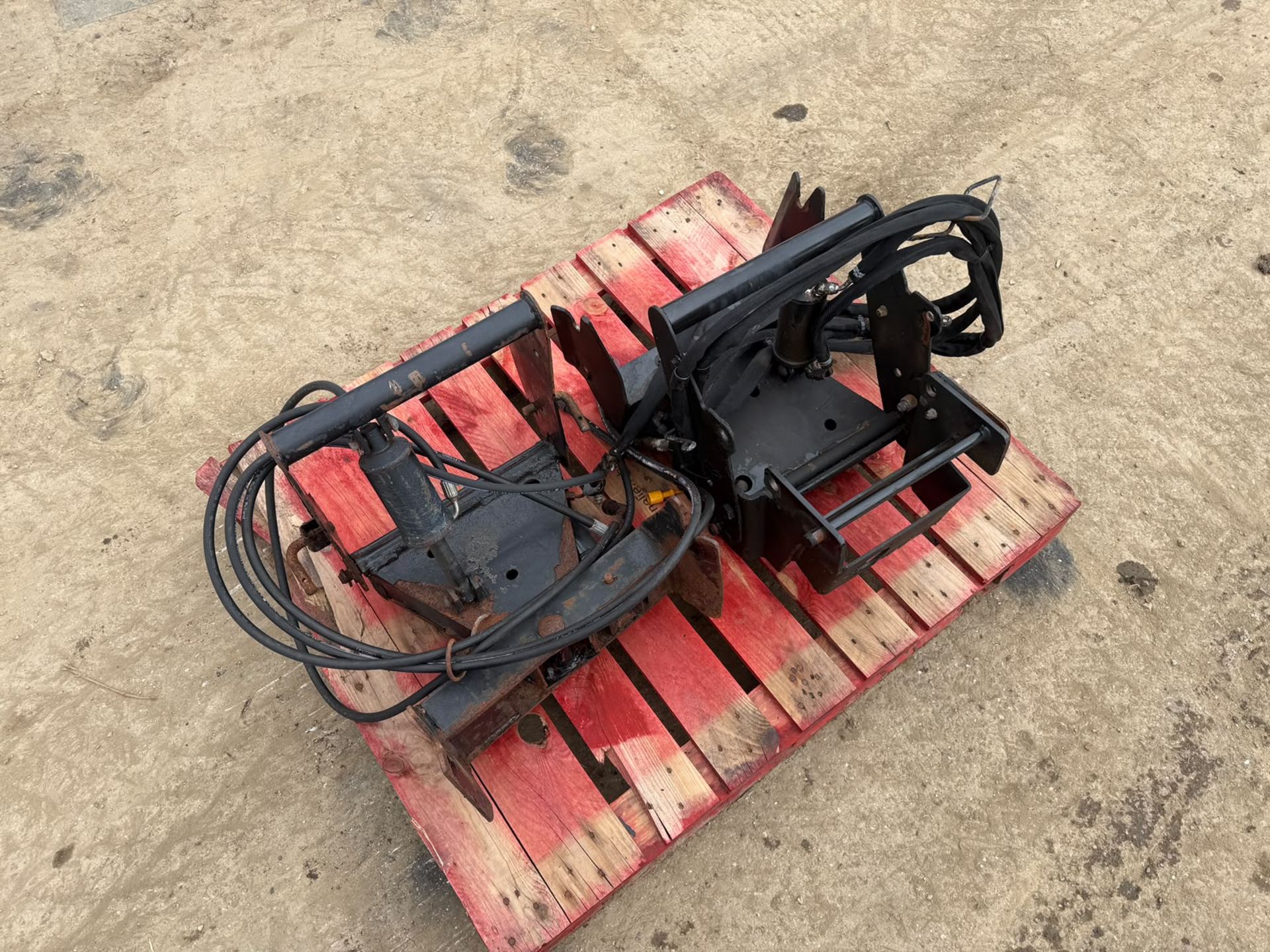 JOHN DEERE FRONT MOUNTED OFFSET SNOW PLOUGH BRACKET *NO VAT* - Image 3 of 11