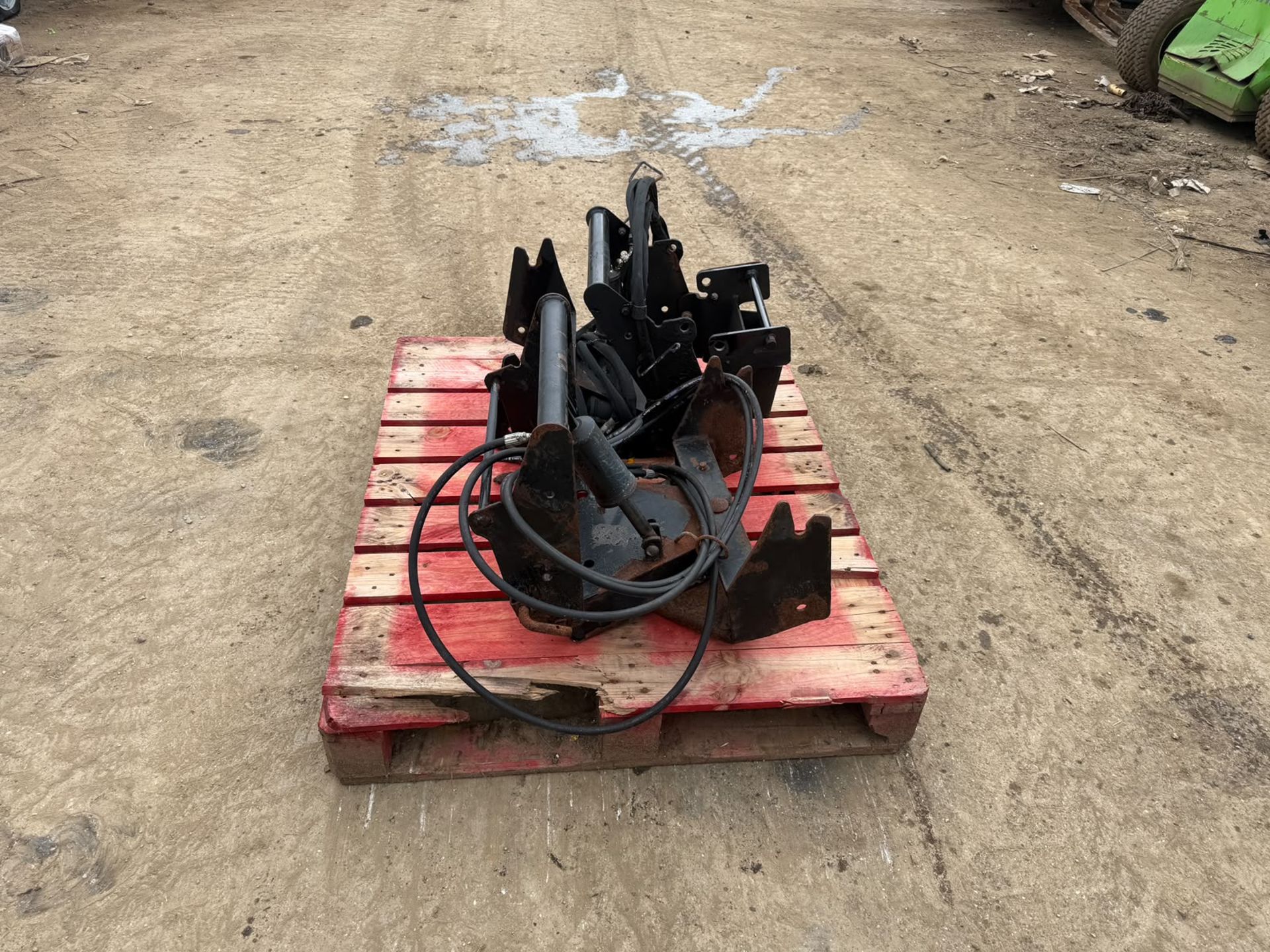 JOHN DEERE FRONT MOUNTED OFFSET SNOW PLOUGH BRACKET *NO VAT* - Image 6 of 11