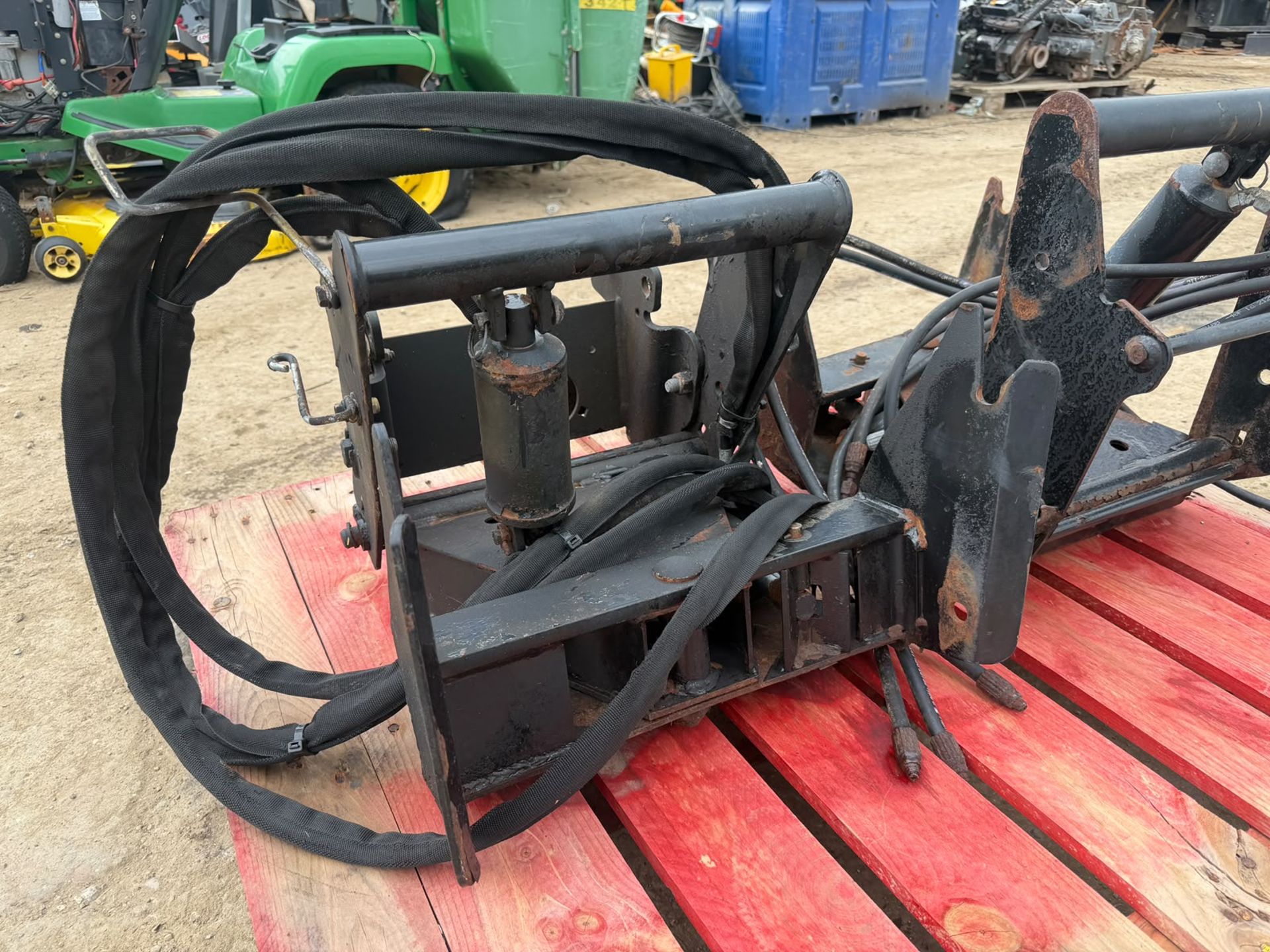 JOHN DEERE FRONT MOUNTED OFFSET SNOW PLOUGH BRACKET *NO VAT* - Image 10 of 11