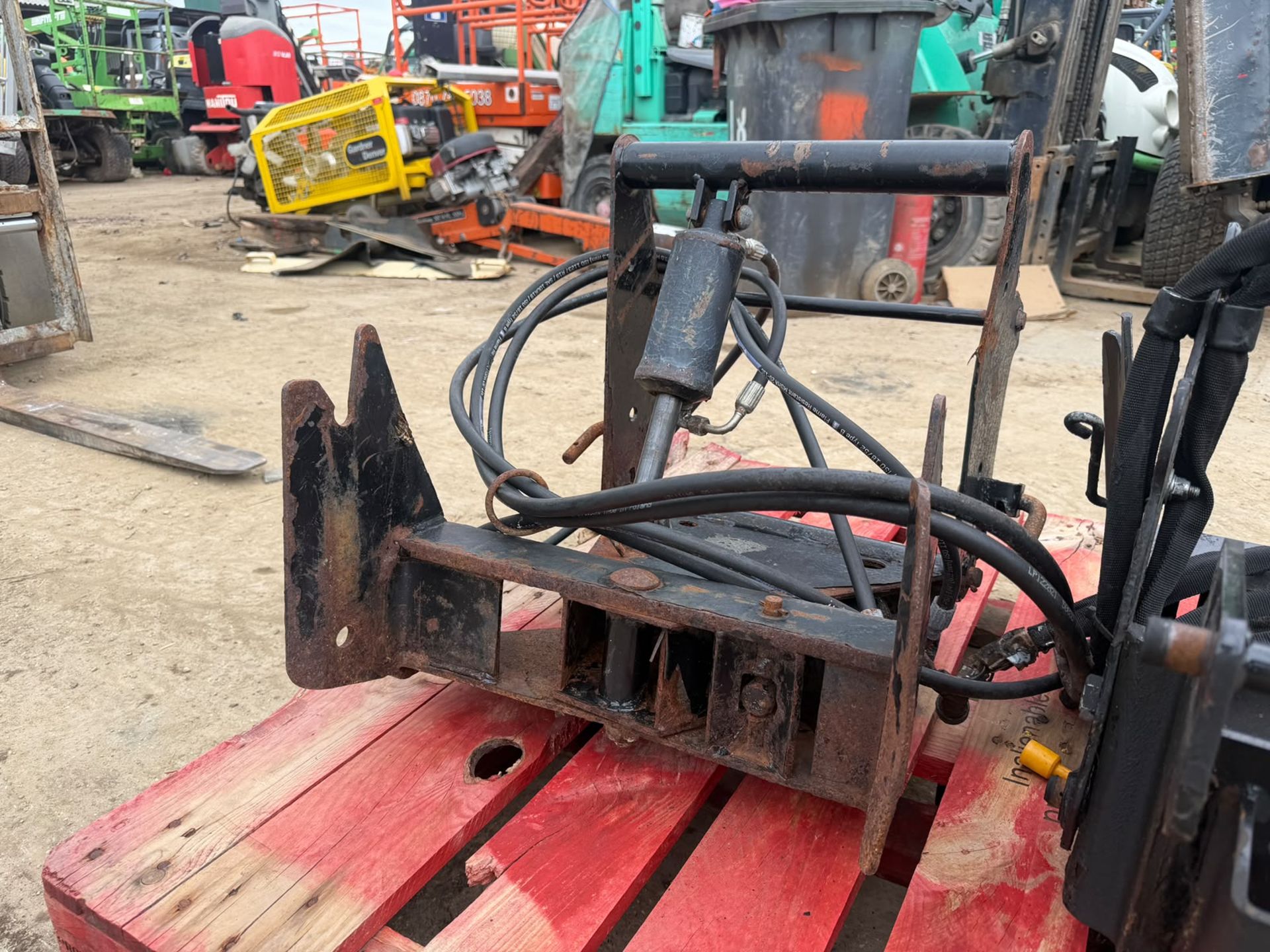 JOHN DEERE FRONT MOUNTED OFFSET SNOW PLOUGH BRACKET *NO VAT* - Image 8 of 11