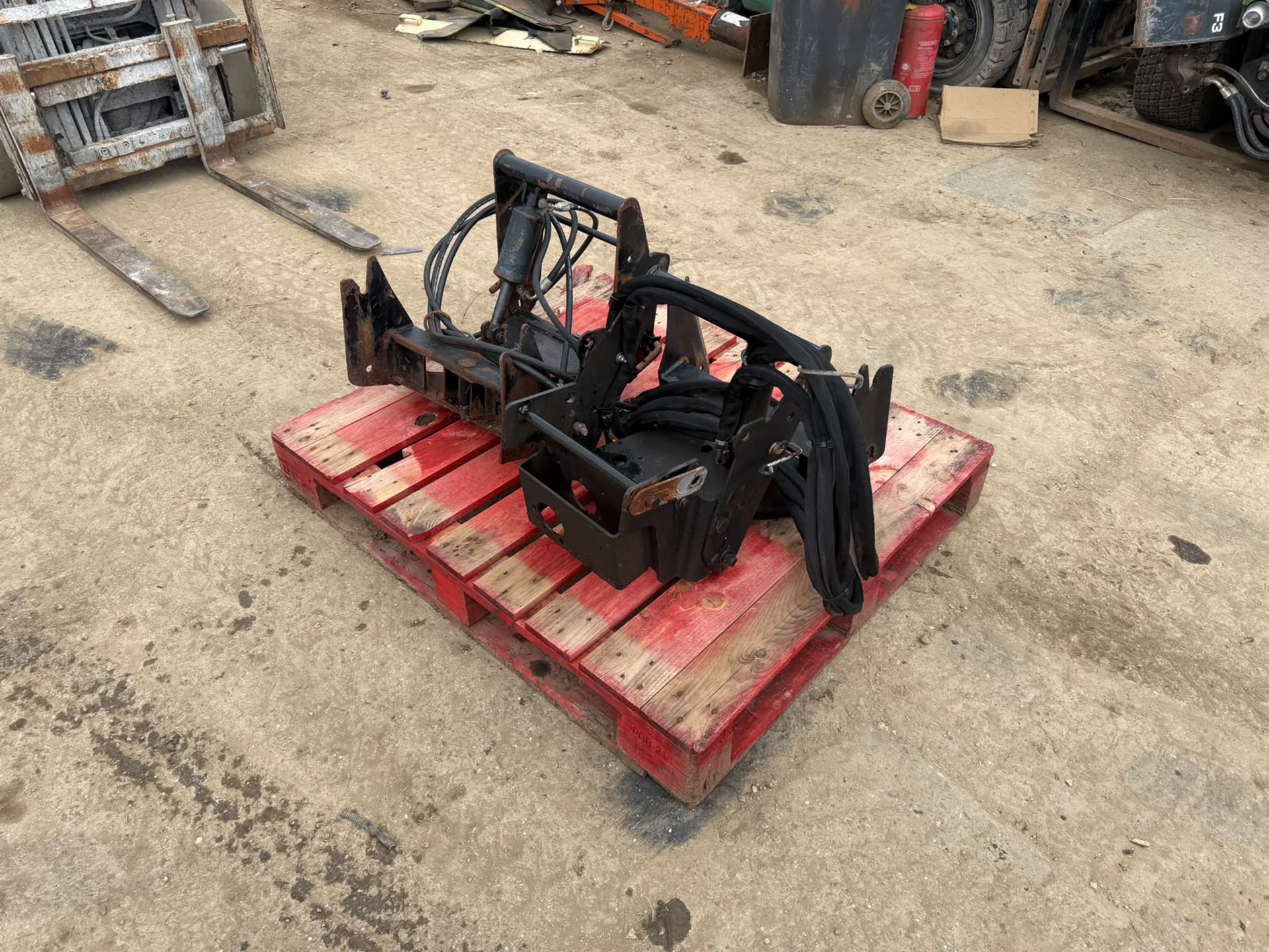 JOHN DEERE FRONT MOUNTED OFFSET SNOW PLOUGH BRACKET *NO VAT* - Image 2 of 11