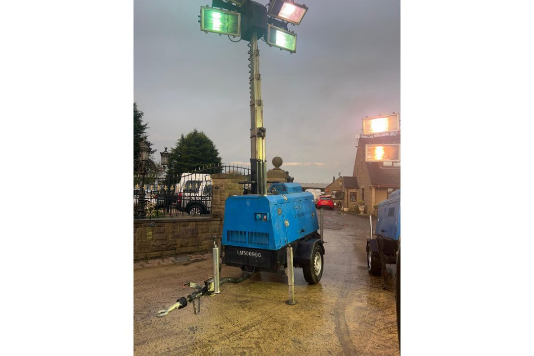 SUPER LIGHT VT1 SINGLE AXLE LIGHTING TOWER WITH BUILT IN GENERATOR - Image 5 of 12