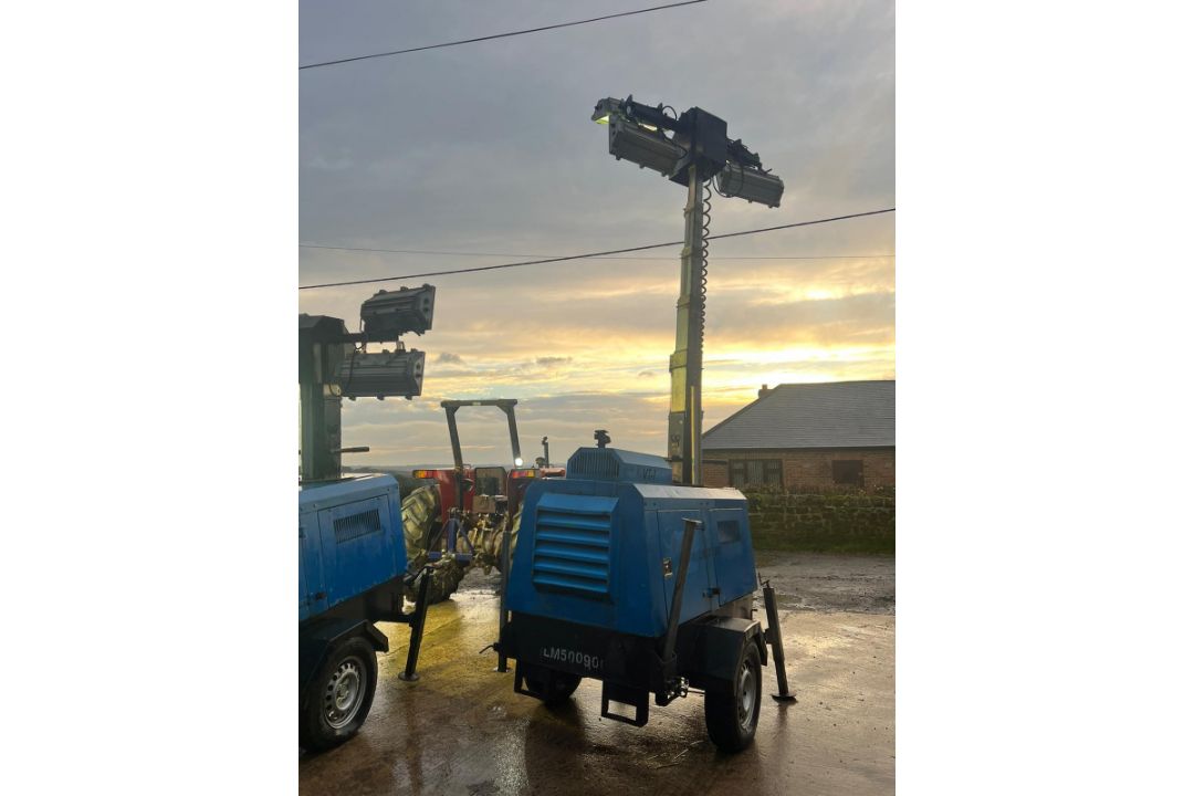 SUPER LIGHT VT1 SINGLE AXLE LIGHTING TOWER WITH BUILT IN GENERATOR - Image 9 of 12