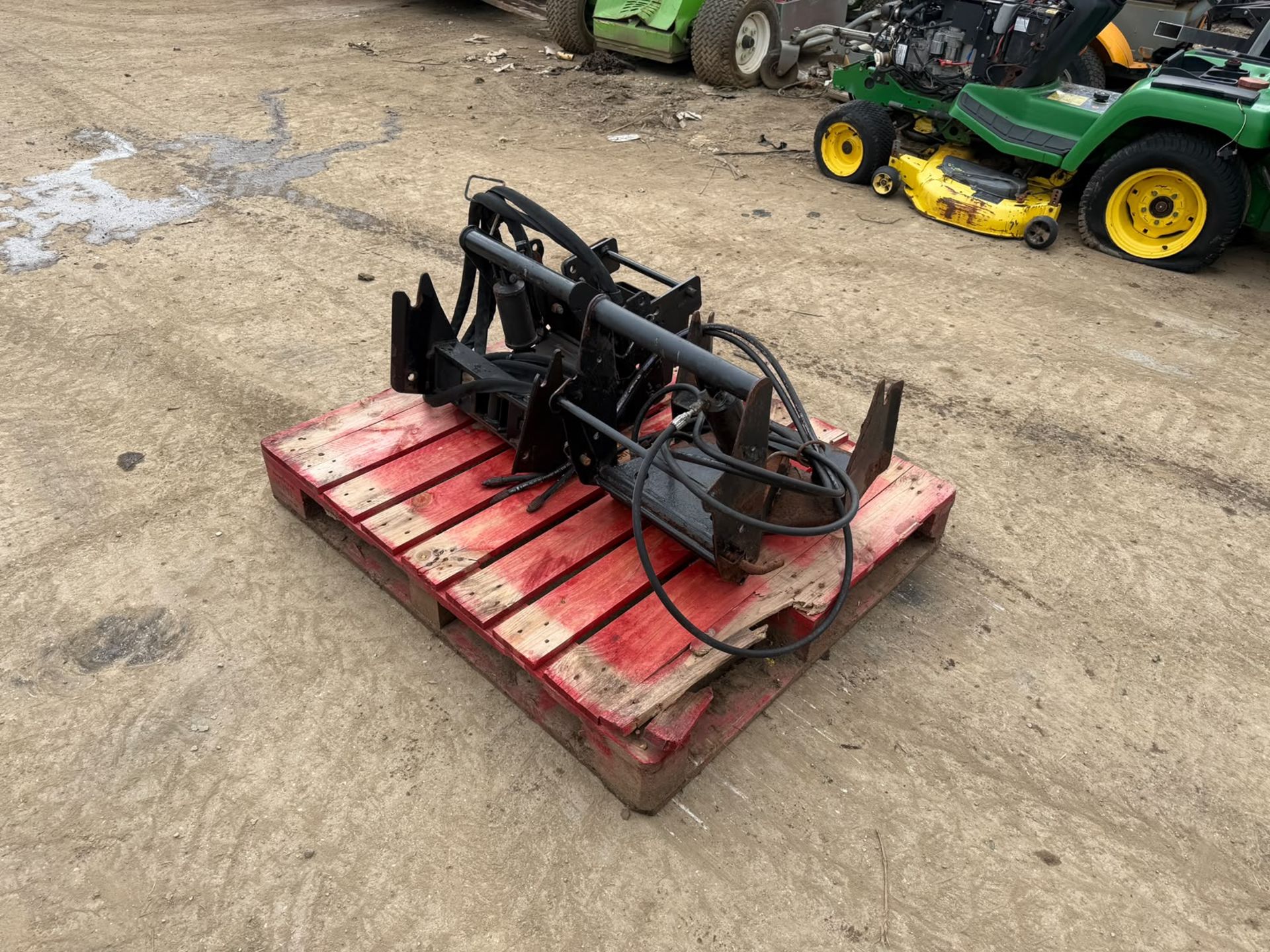 JOHN DEERE FRONT MOUNTED OFFSET SNOW PLOUGH BRACKET *NO VAT* - Image 5 of 11