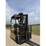 2015 CATERPILLAR FORKLIFT - 1.5 TONNE LIFT CAPACITY - 4700 HOURS