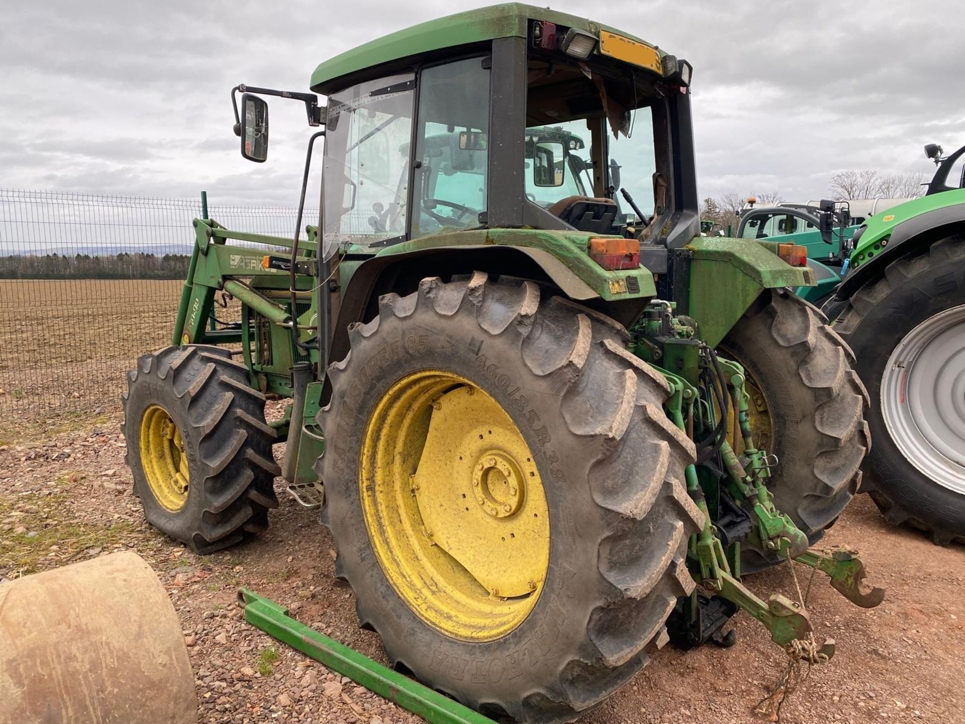 1993 JOHN DEERE 6400 LOADER TRACTOR - Image 2 of 7