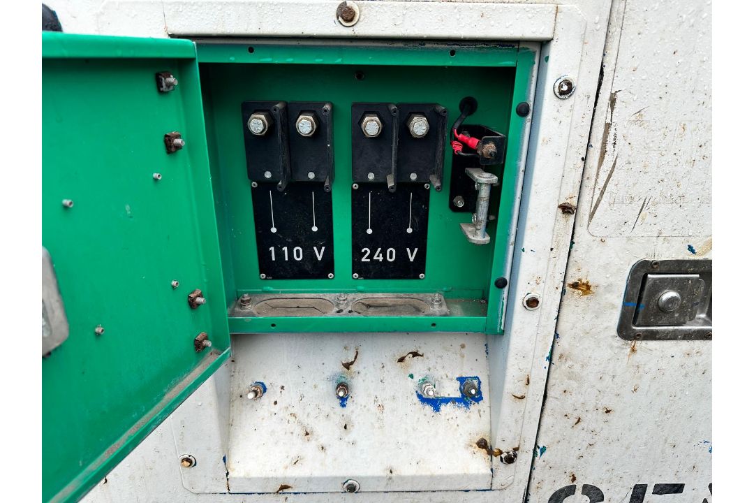 2008 GENSET MGZ 20/20/15 20KVA DIESEL SINGLE AXLE TOWBEHIND GENERATOR - Image 6 of 15