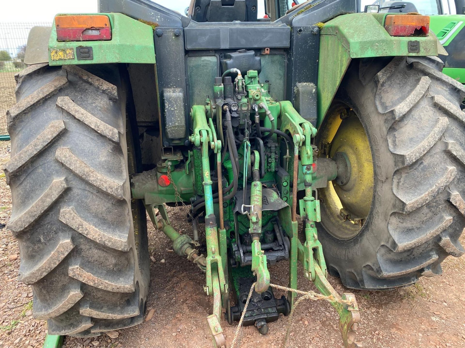 1993 JOHN DEERE 6400 LOADER TRACTOR - Image 6 of 7