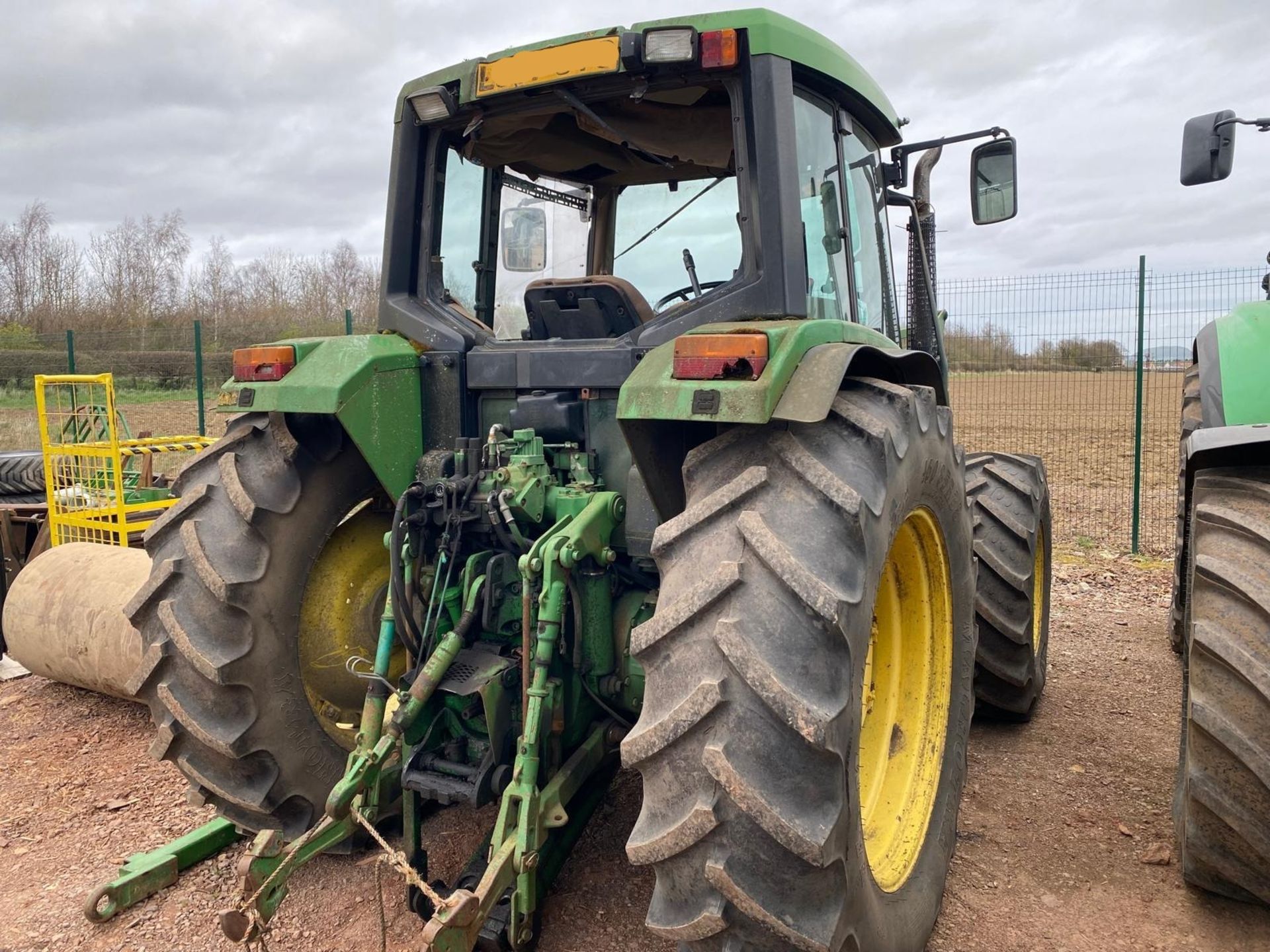 1993 JOHN DEERE 6400 LOADER TRACTOR - Image 3 of 7