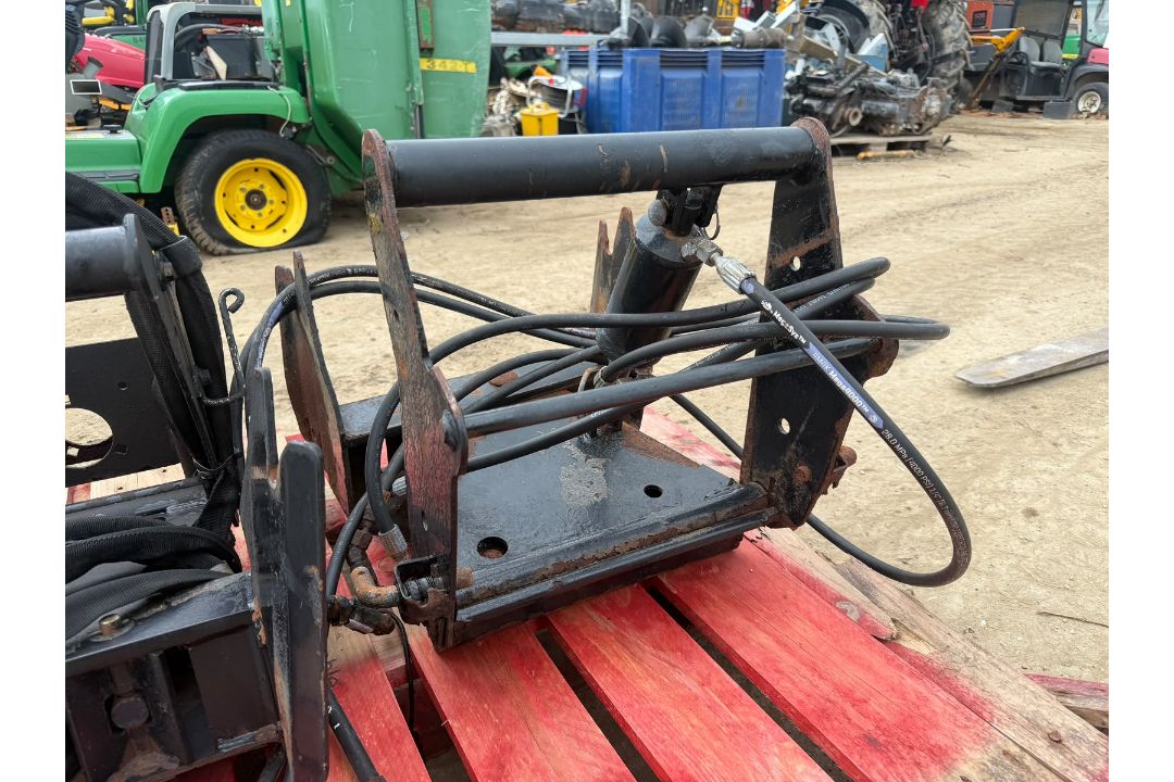 JOHN DEERE FRONT MOUNTED OFFSET SNOW PLOUGH BRACKET *NO VAT* - Image 9 of 11