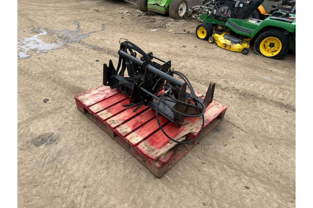 JOHN DEERE FRONT MOUNTED OFFSET SNOW PLOUGH BRACKET *NO VAT* - Image 5 of 11