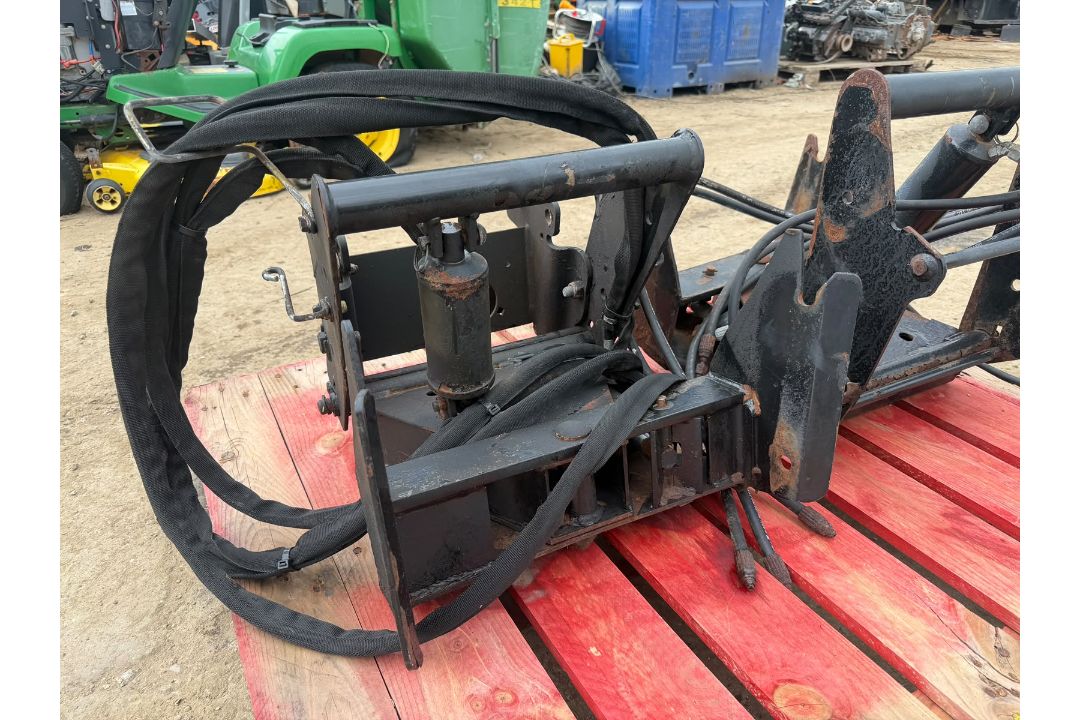 JOHN DEERE FRONT MOUNTED OFFSET SNOW PLOUGH BRACKET *NO VAT* - Image 10 of 11