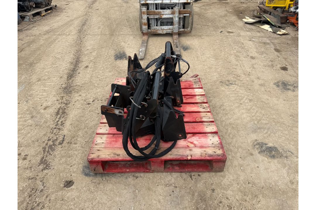 JOHN DEERE FRONT MOUNTED OFFSET SNOW PLOUGH BRACKET *NO VAT* - Image 7 of 11