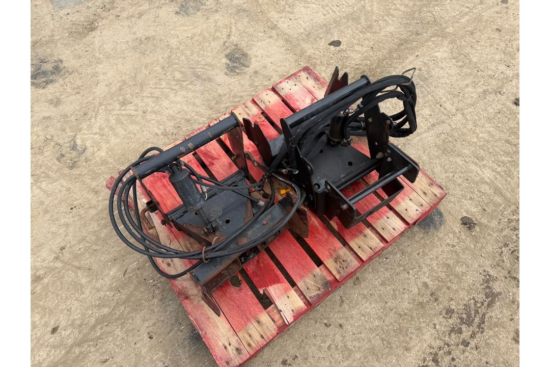 JOHN DEERE FRONT MOUNTED OFFSET SNOW PLOUGH BRACKET *NO VAT* - Image 3 of 11
