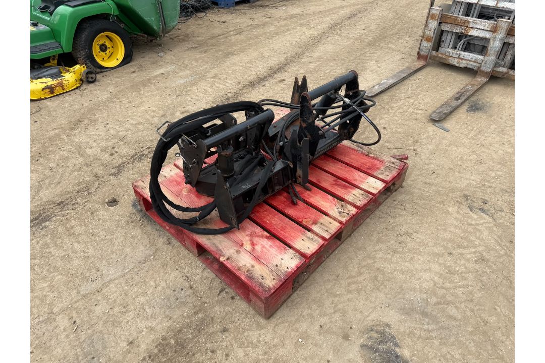 JOHN DEERE FRONT MOUNTED OFFSET SNOW PLOUGH BRACKET *NO VAT* - Image 4 of 11