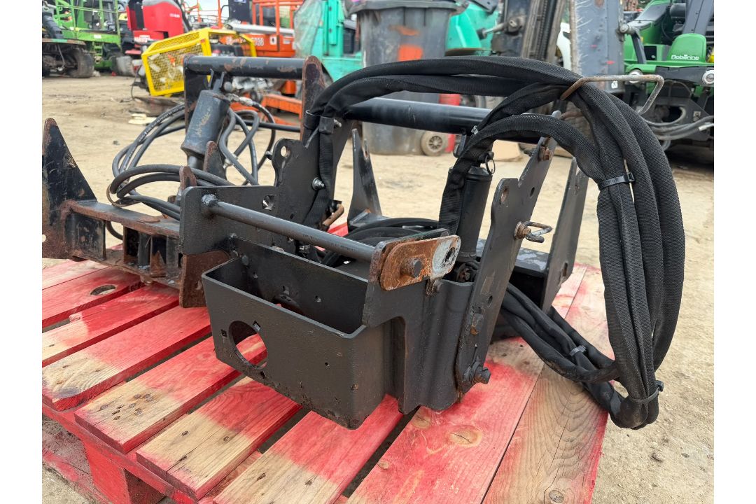 JOHN DEERE FRONT MOUNTED OFFSET SNOW PLOUGH BRACKET *NO VAT* - Image 11 of 11