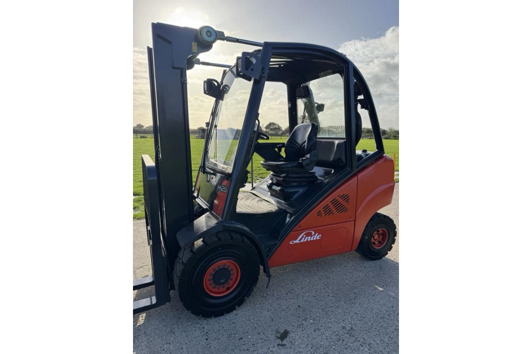 LINDE H25D DIESEL FORKLIFT TRUCK CONTAINER SPEC - Image 1 of 5