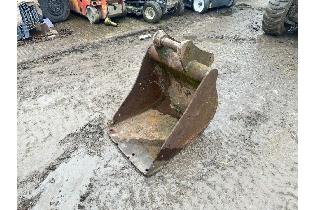 45MM DIGGING BUCKET - REMOVABLE PINS - Image 6 of 6